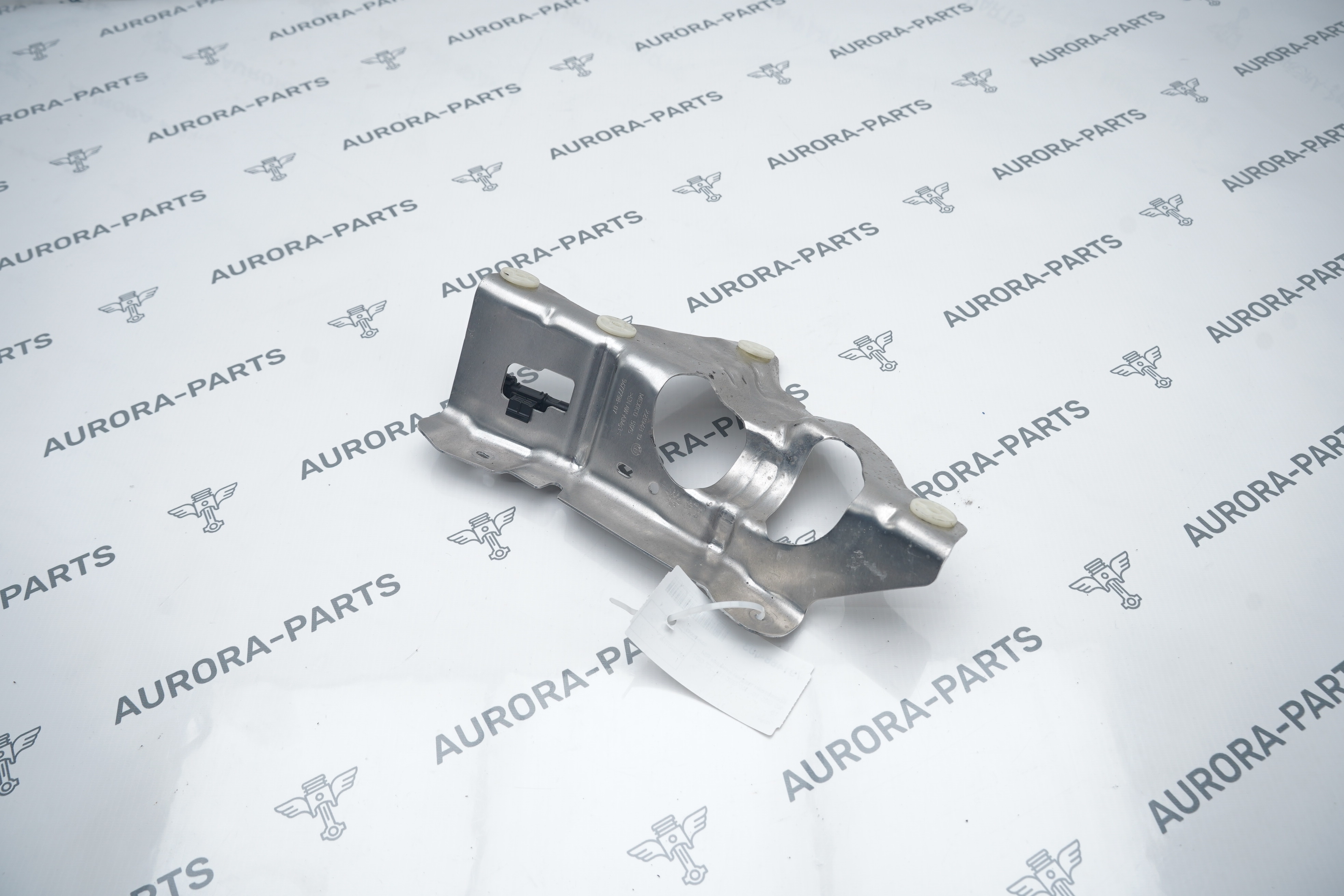 Кронштейн теплоизоляции RH BMW X7