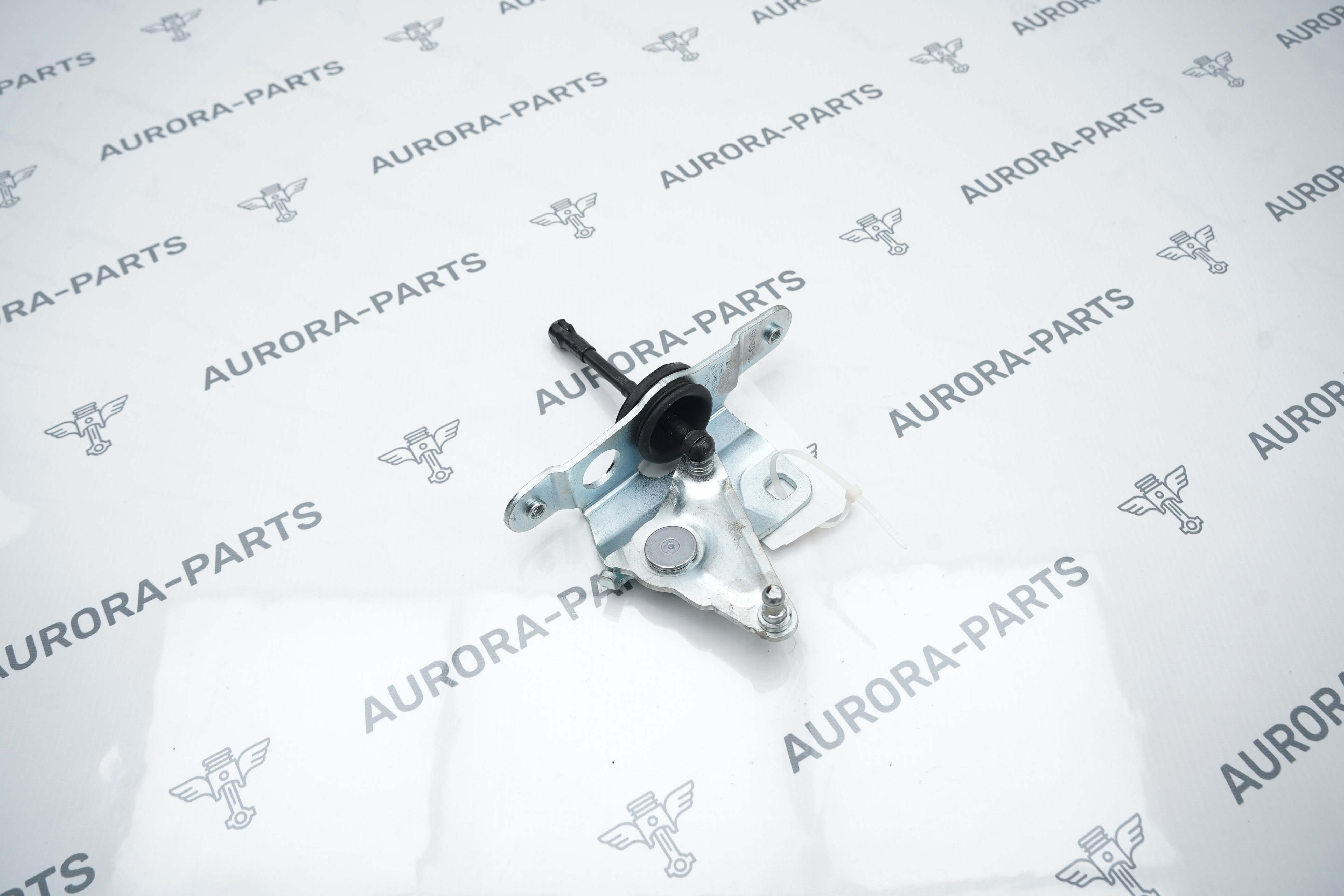 Кронштейн привода крышки багажника BMW X5