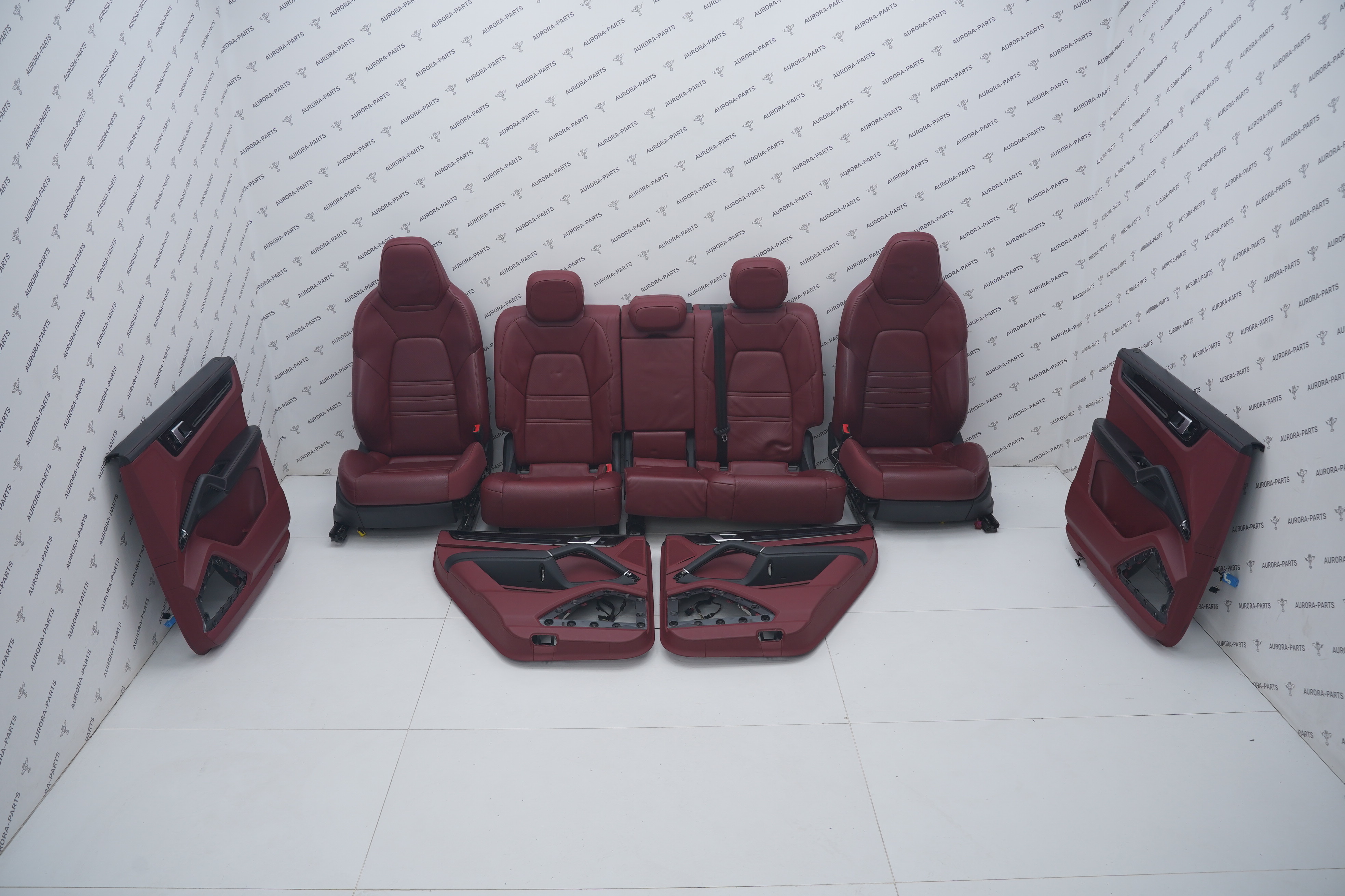 Комплект сидений (Красная кожа, перфорация, подогрев + дверные карты) Porsche Cayenne