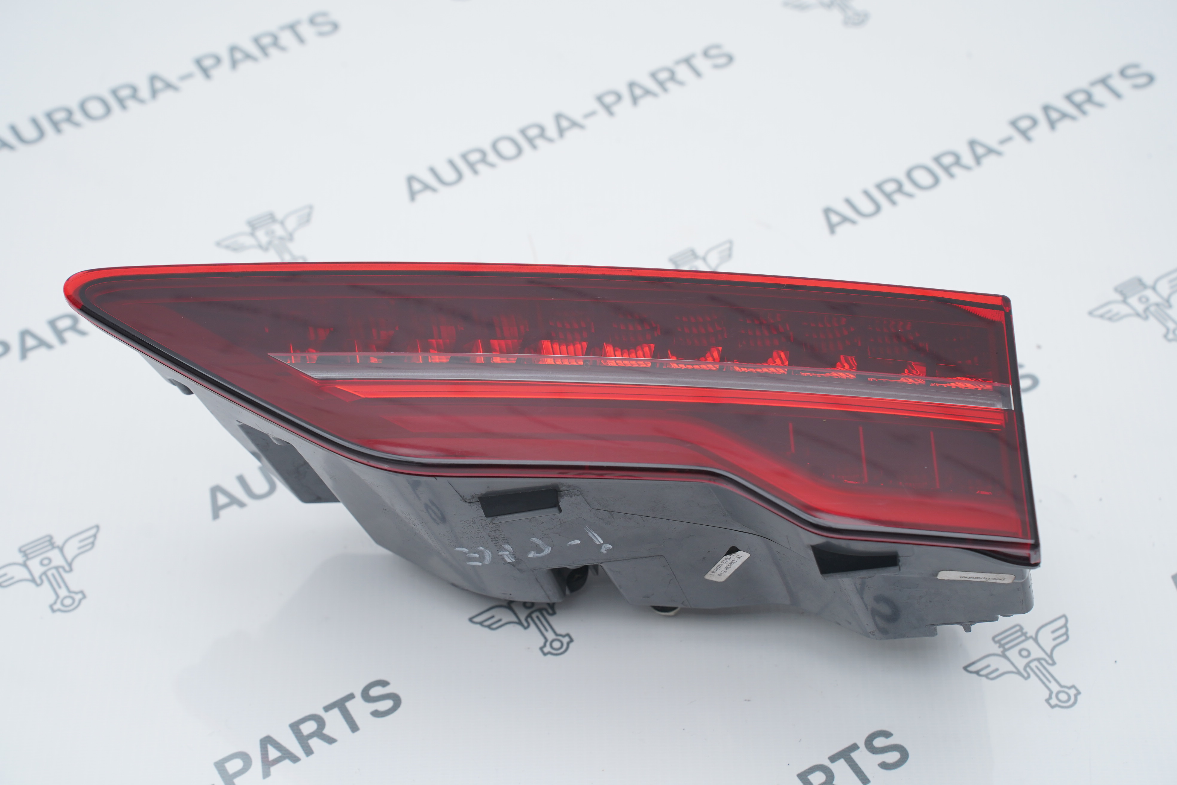 Фонарь задний крышки багажника RH Jaguar I-Pace 