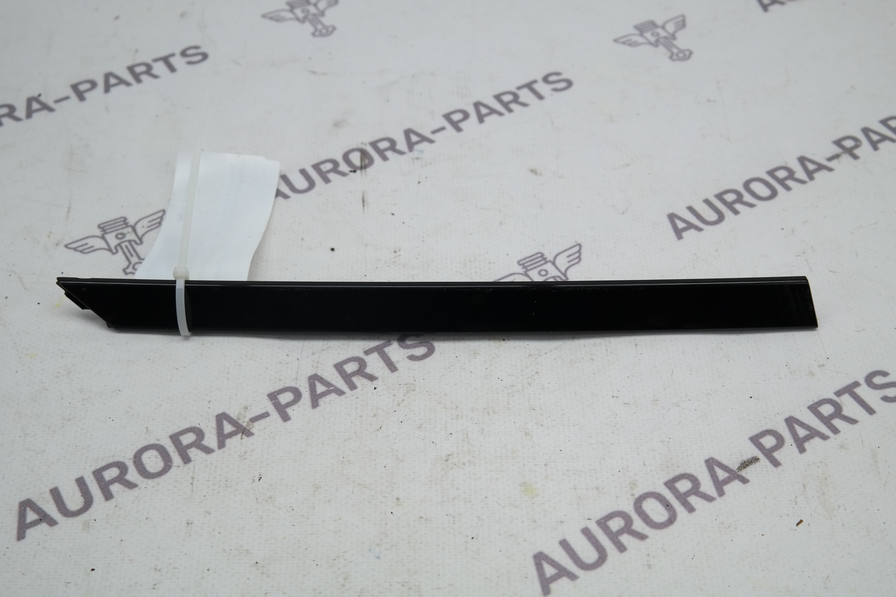 Молдинг форточки передней двери LH Jaguar I-Pace