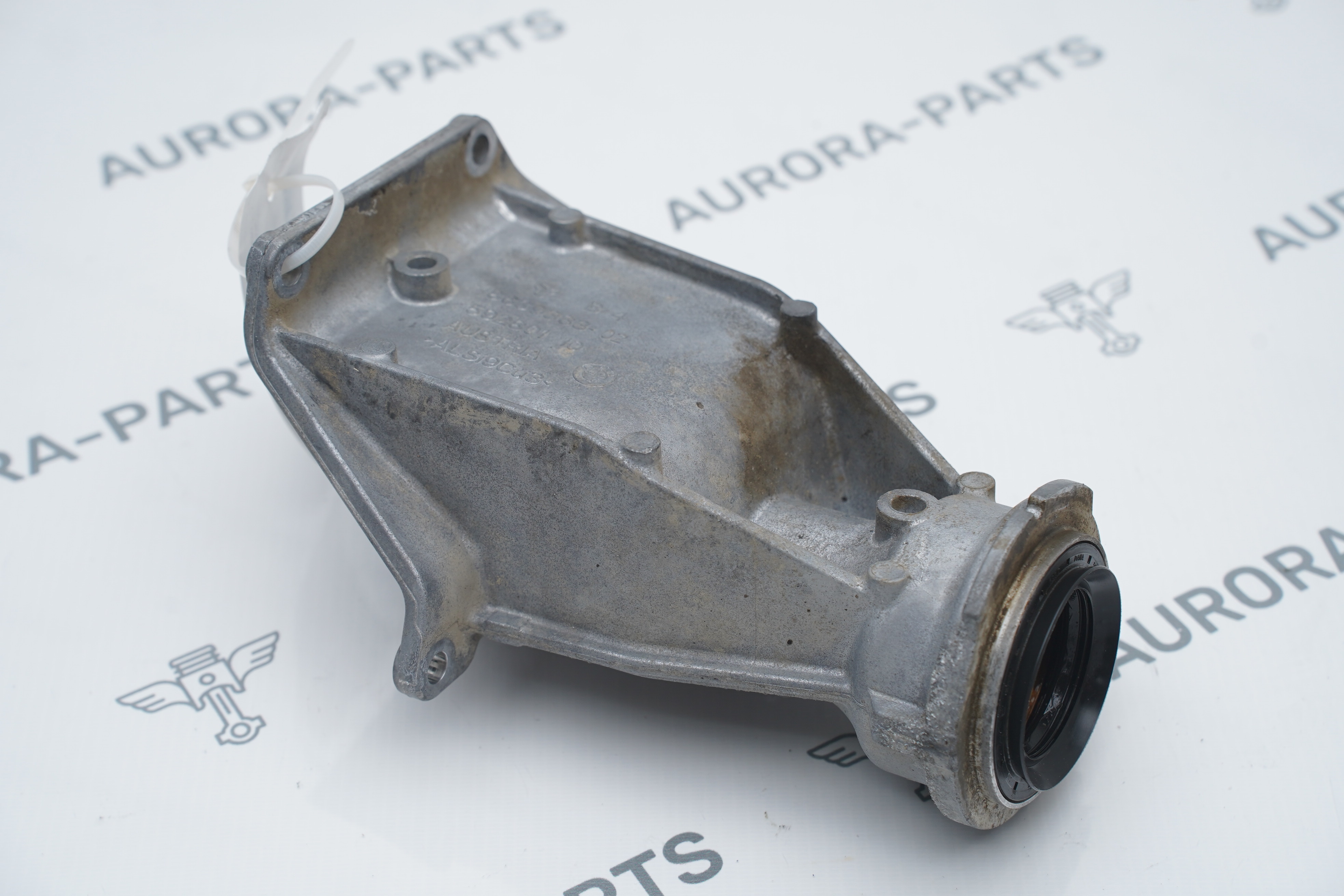 Кронштейн опорный привода RH BMW X5