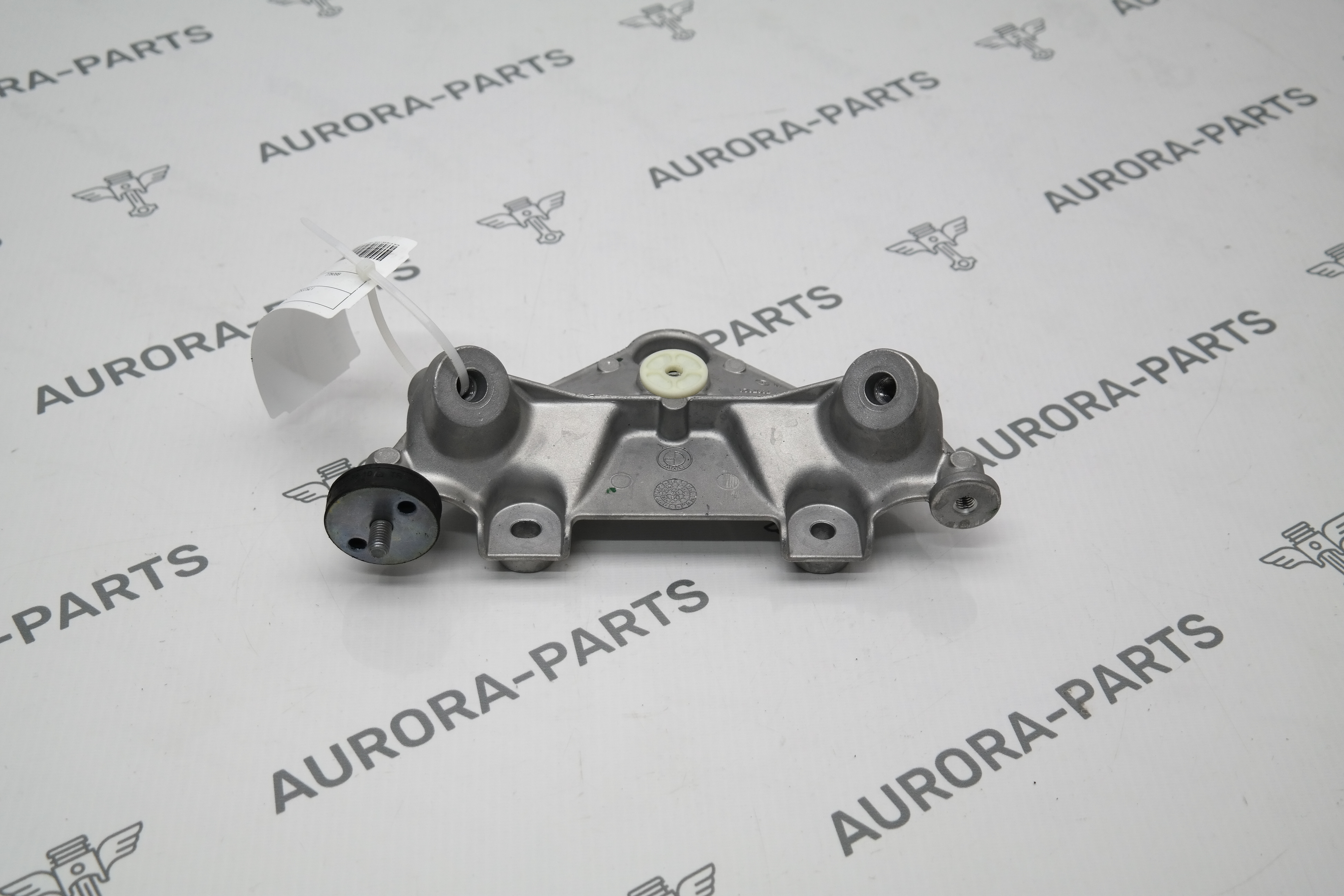 Крепление тяги среднее BMW X5