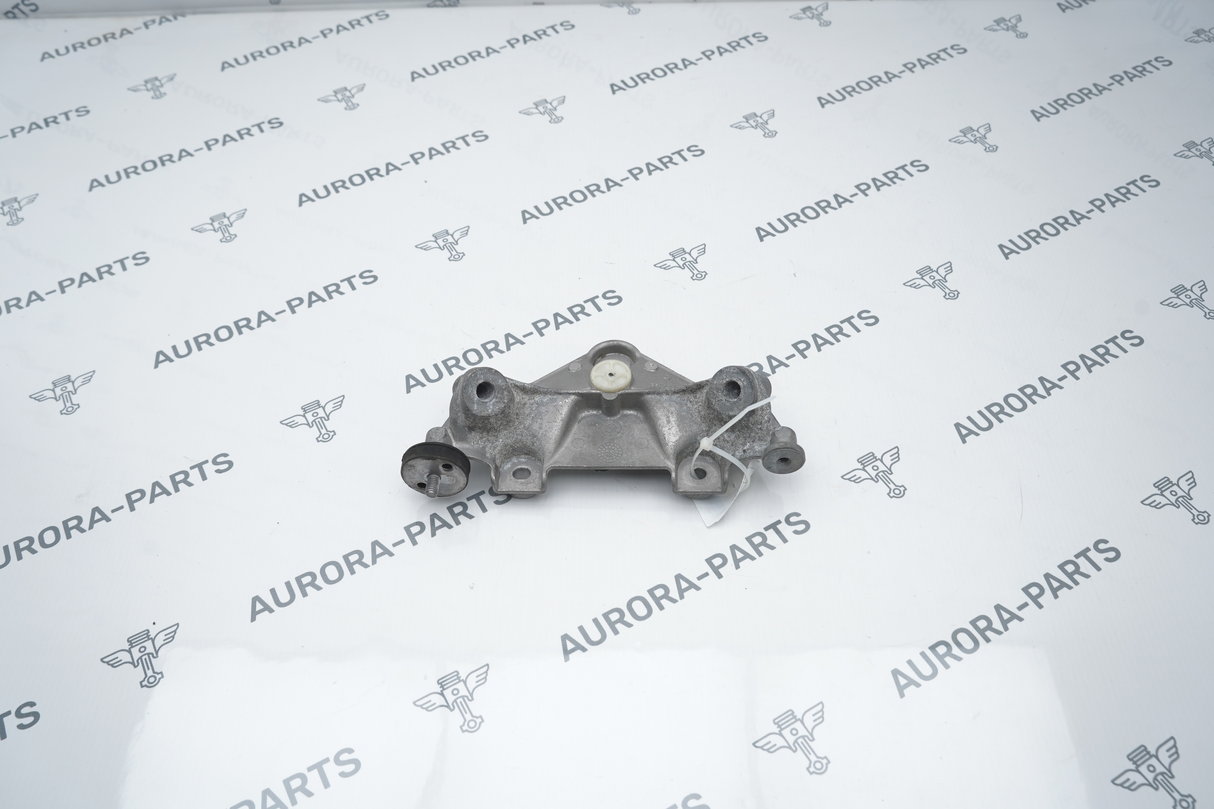 Крепление тяги среднее BMW X5