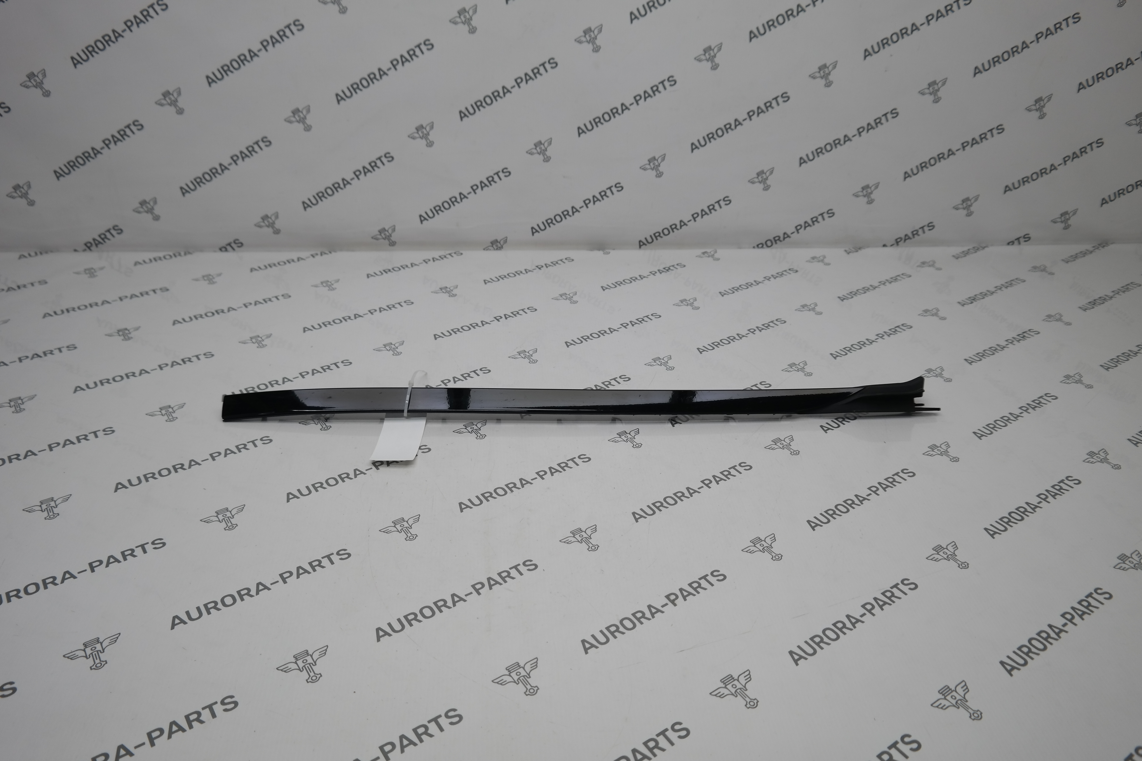 Молдинг лобового стекла RH BMW X5