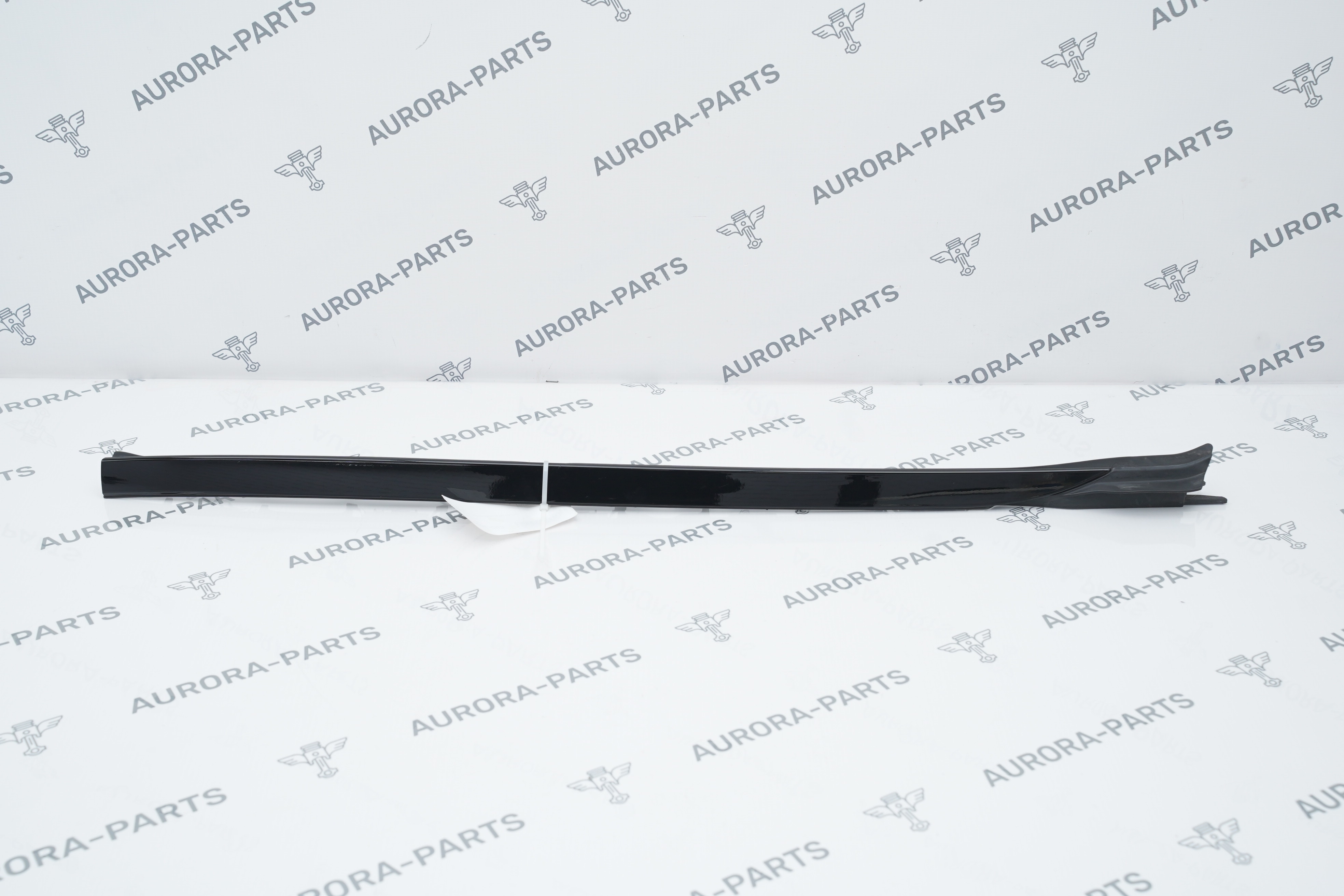 Молдинг лобового стекла RH BMW X5