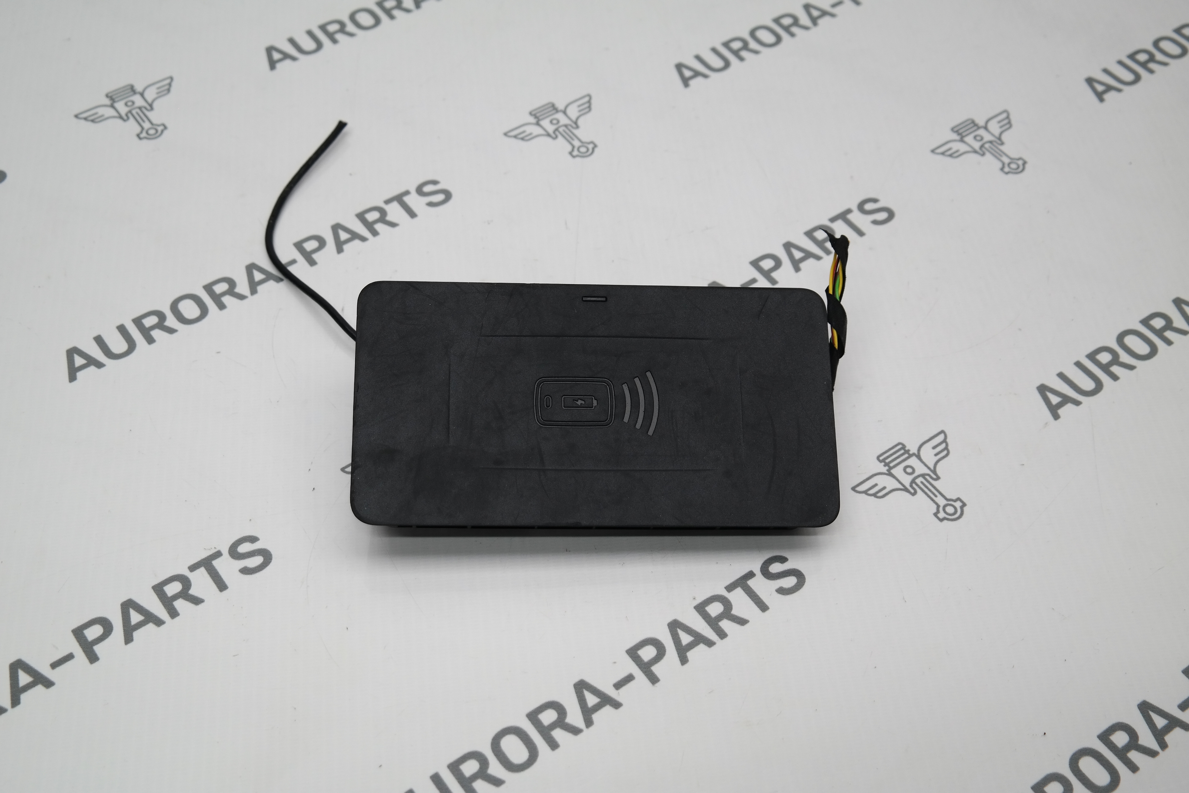 Зарядное устройство (беспроводная зарядка мобильного телефона) BMW X5