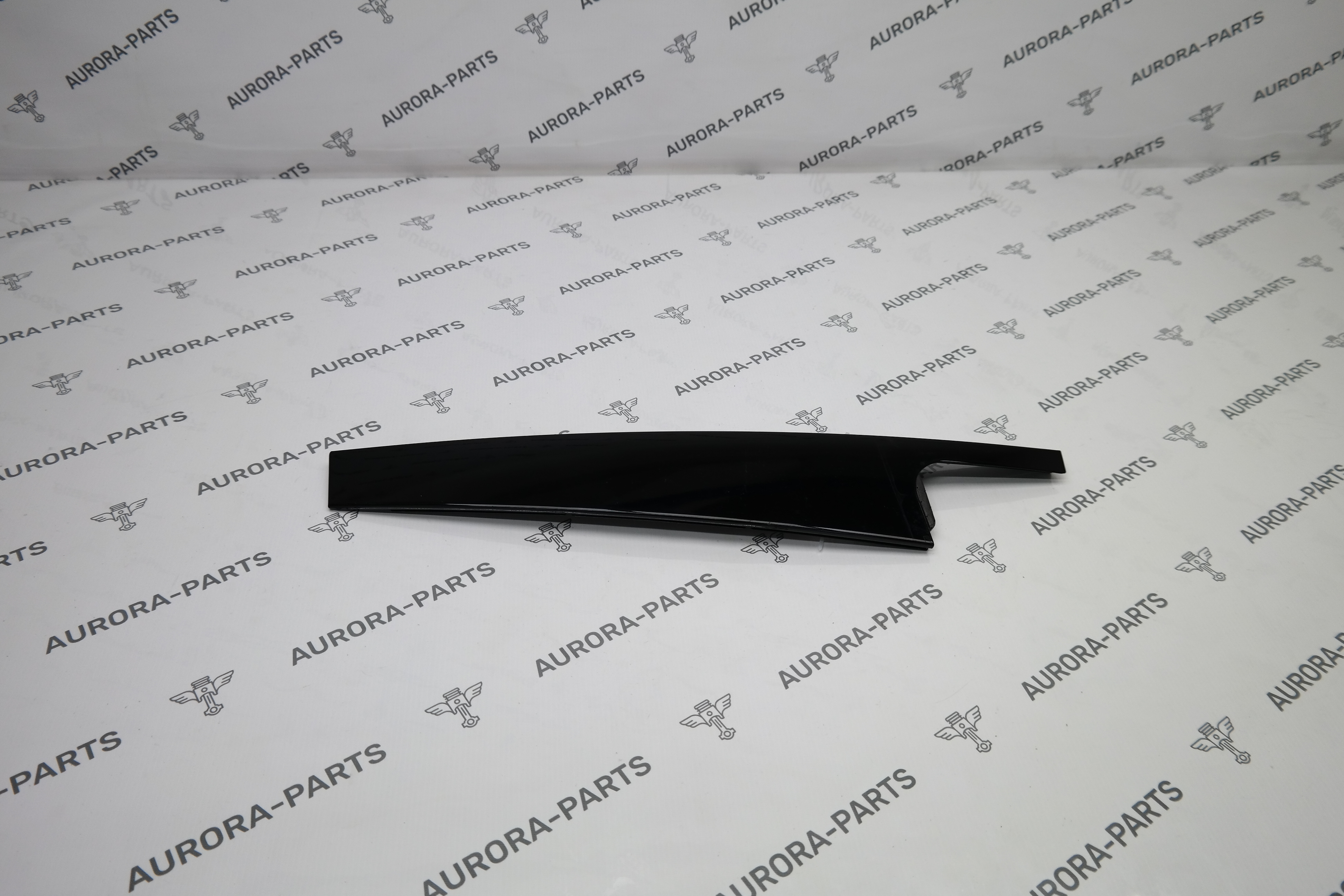 Накладка рамы окна (центральной стойки) задней двери LH BMW X5