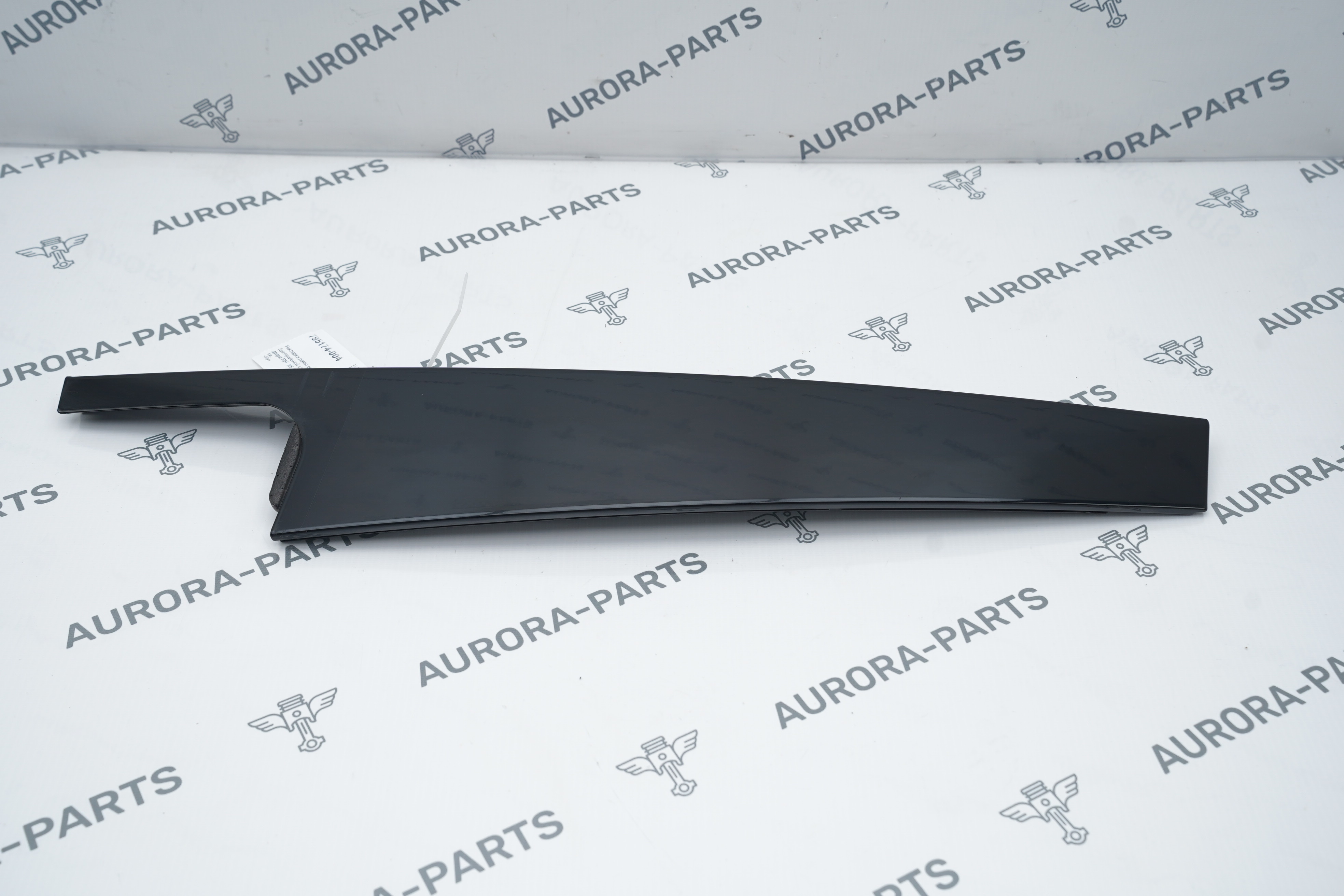 Накладка рамы окна (центральной стойки) задней двери RH BMW X5