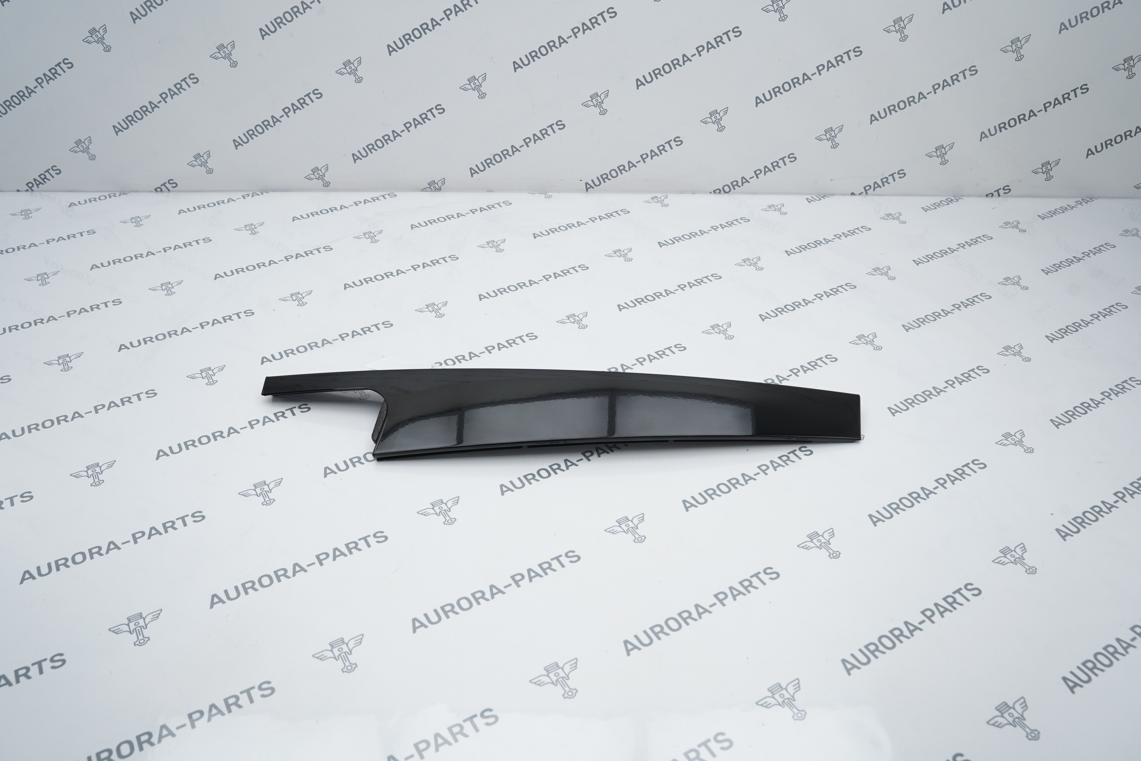 Накладка рамы окна (центральной стойки) задней двери RH BMW X5