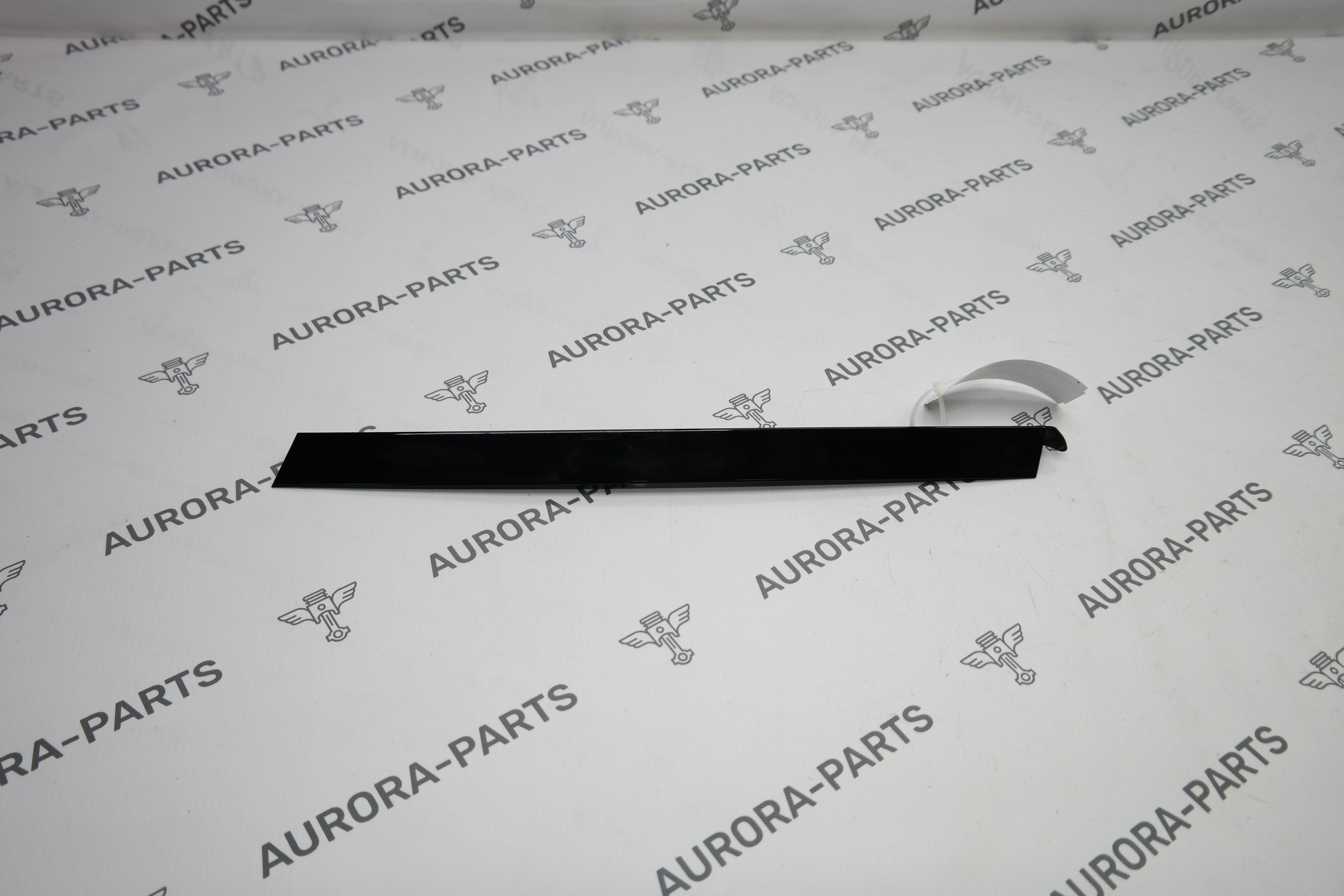 Накладка рамы окна (задней стойки) Glanzschwarz задней двери LH BMW X5