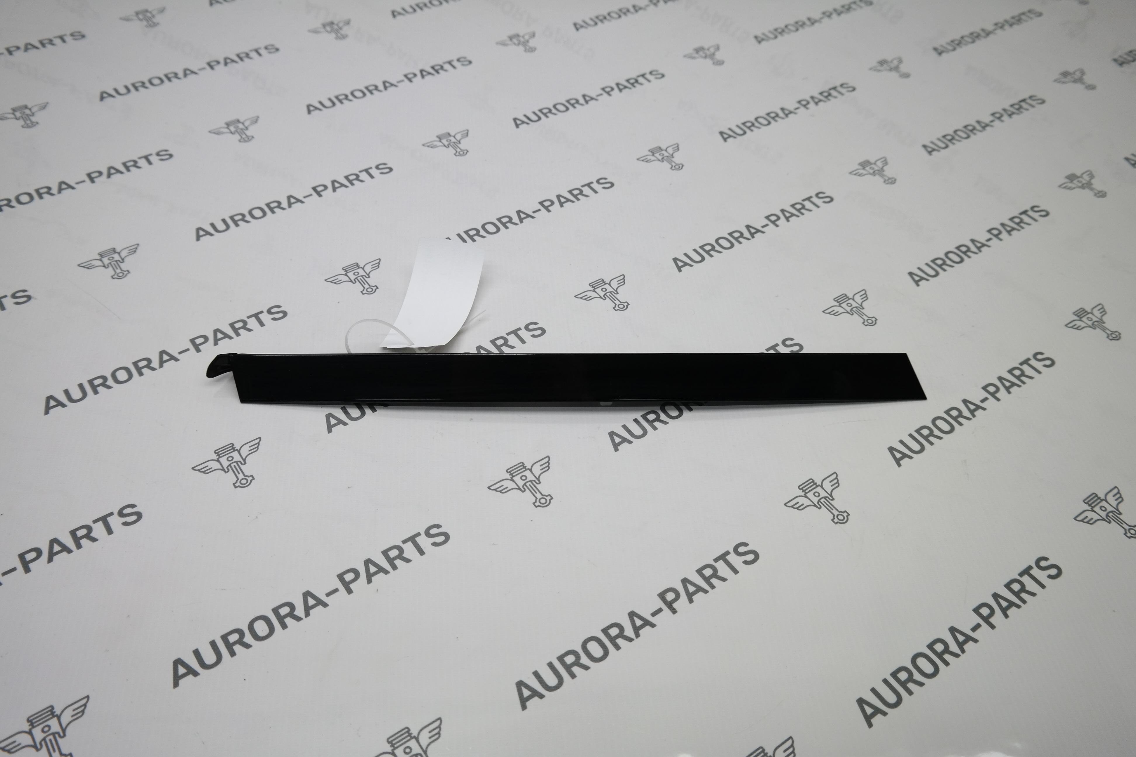 Накладка рамы окна (задней стойки) Glanzschwarz задней двери RH BMW X5