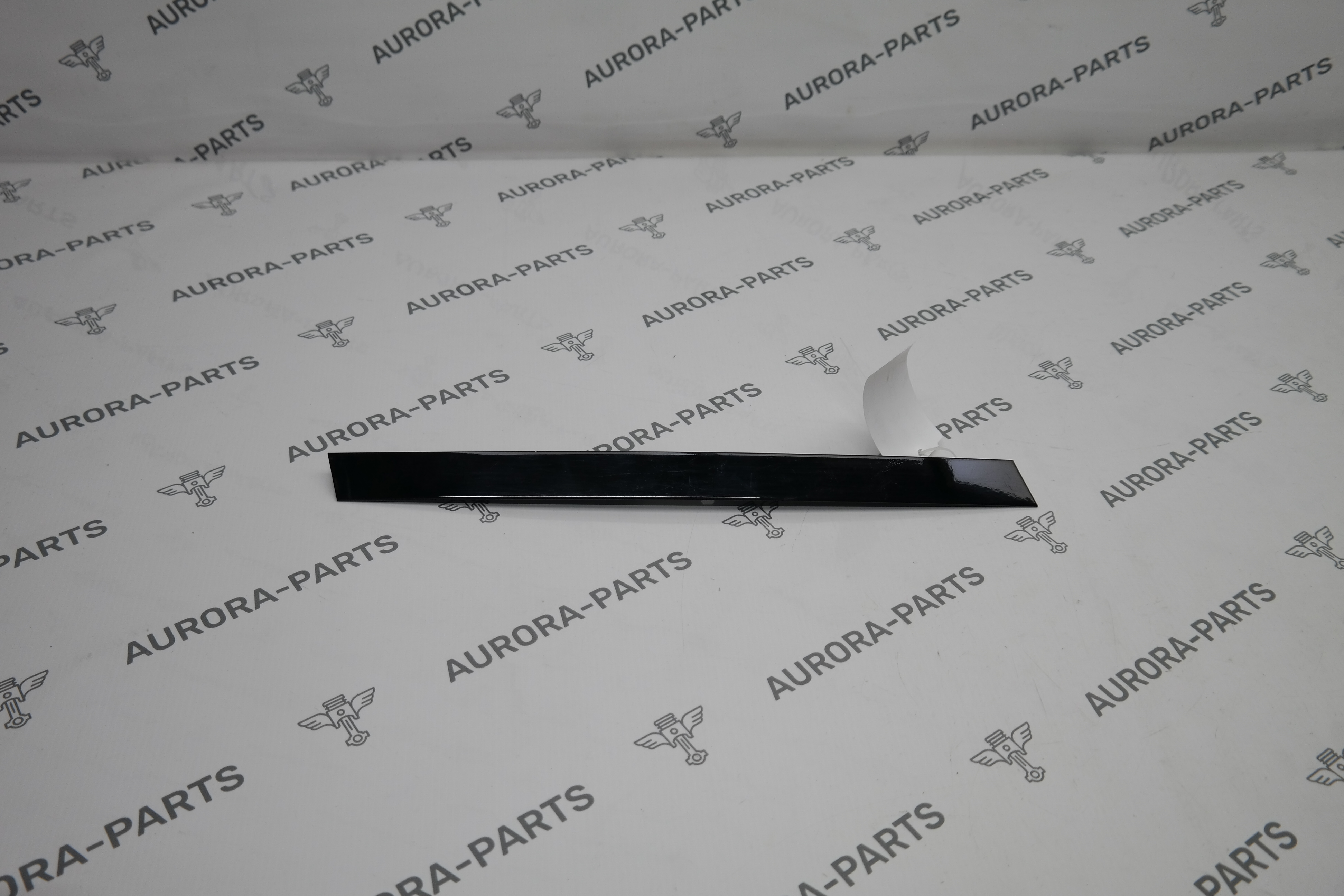 Накладка рамы окна (задней стойки) Glanzschwarz задней двери RH BMW X5