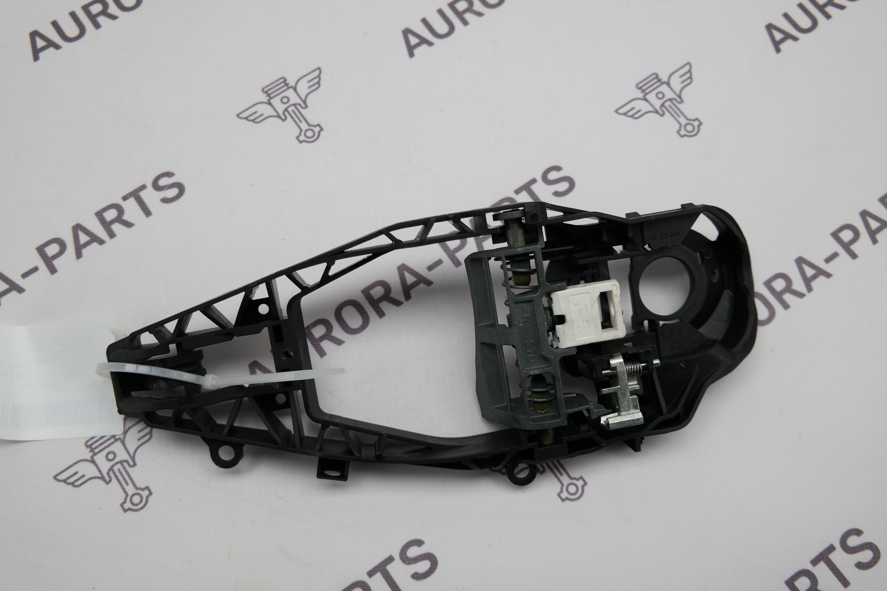Кронштейн наружной ручки RH BMW X5