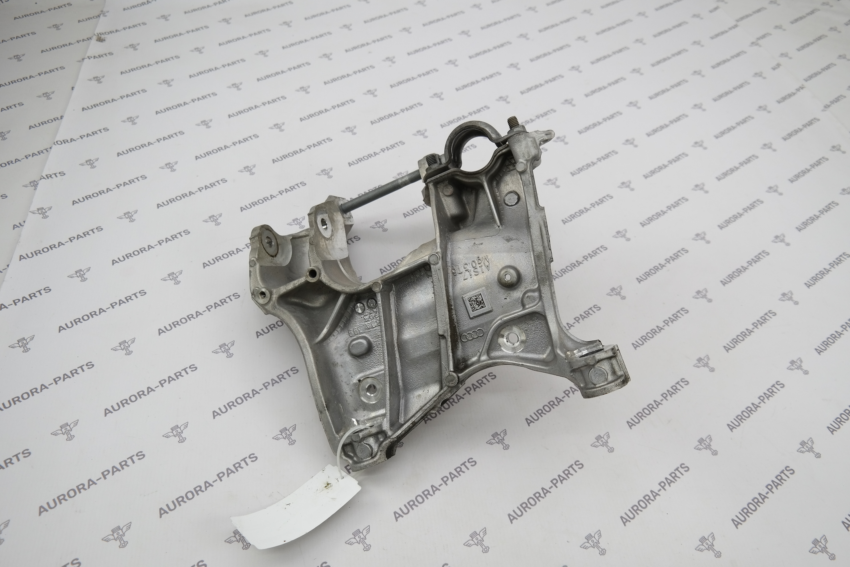 Кронштейн подрамника передней подвески LH Audi Q5 