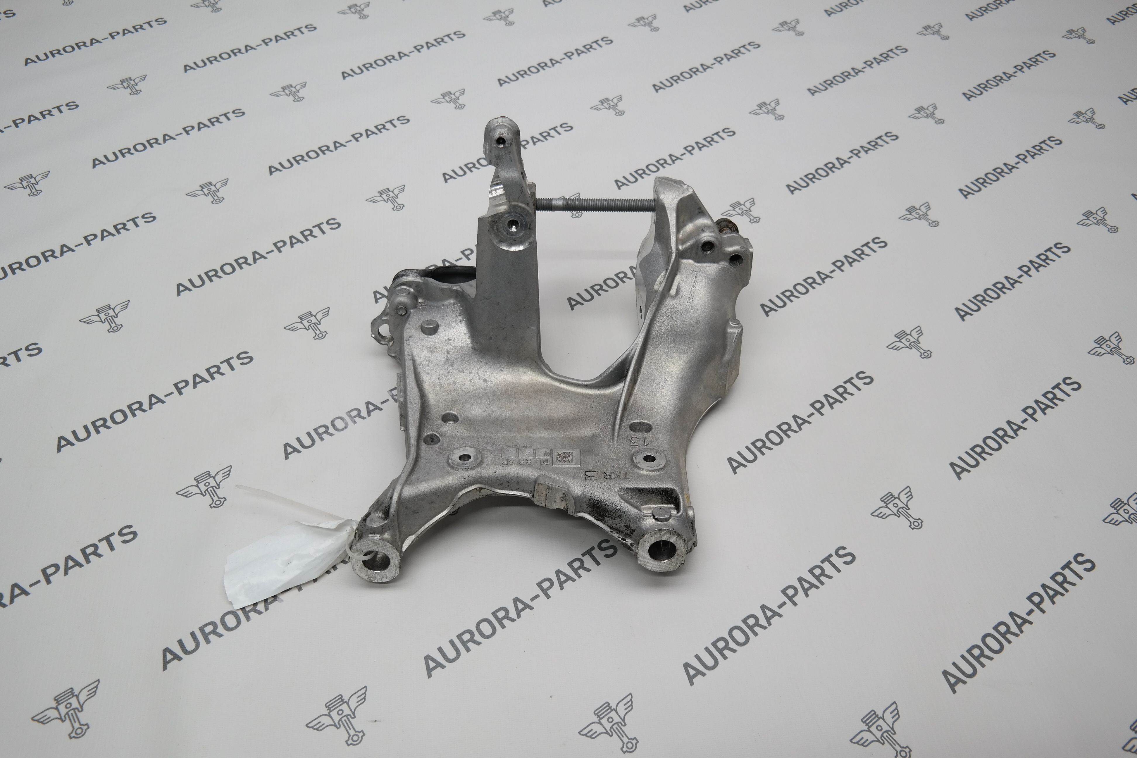 Кронштейн подрамника передней подвески LH Audi Q5 