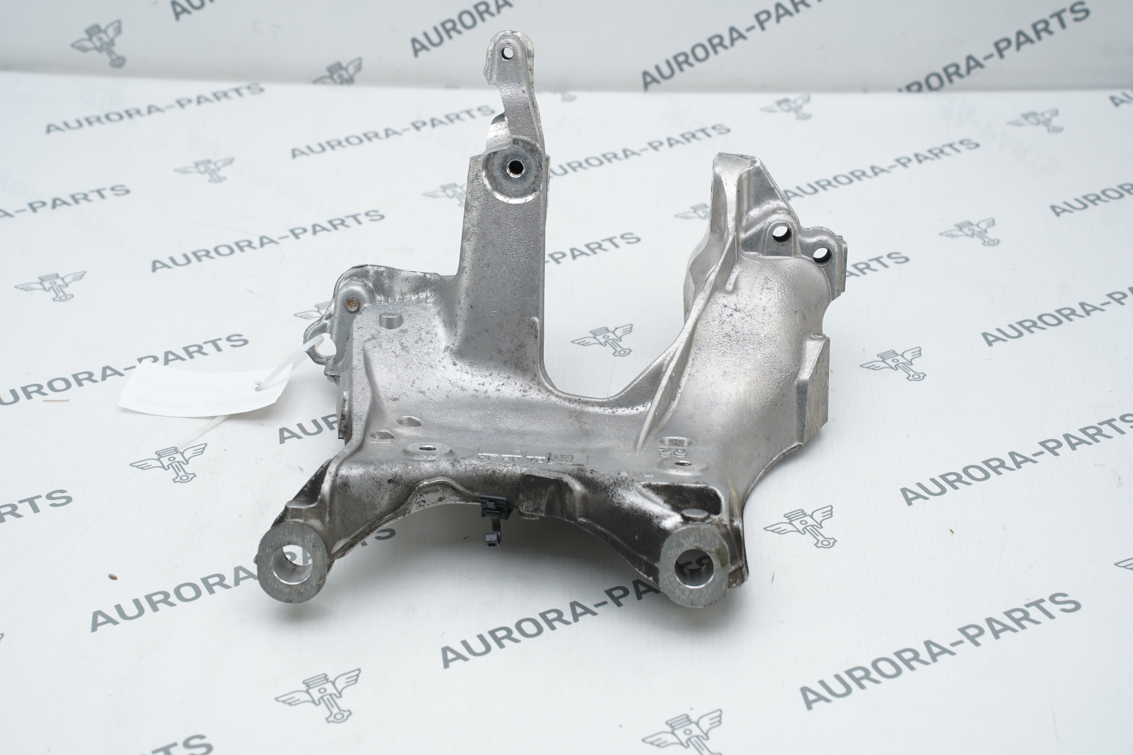 Кронштейн подрамника передней подвески LH Audi Q5 