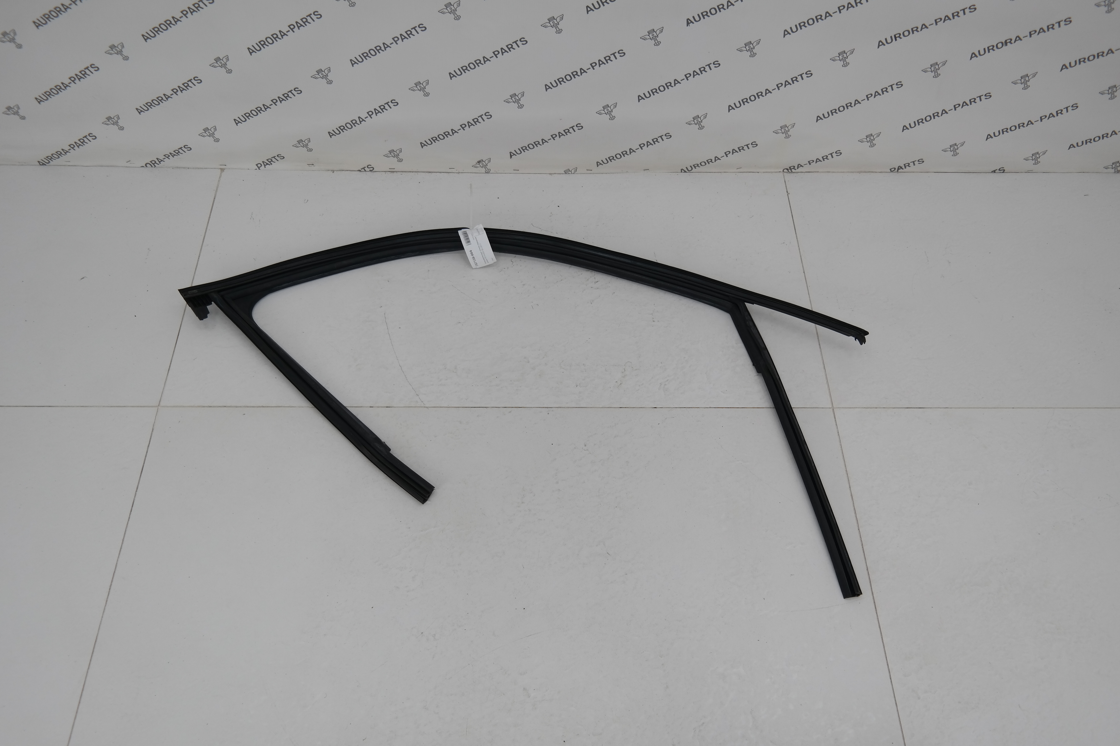 Направляющая стекла передней двери RH Audi Q5 