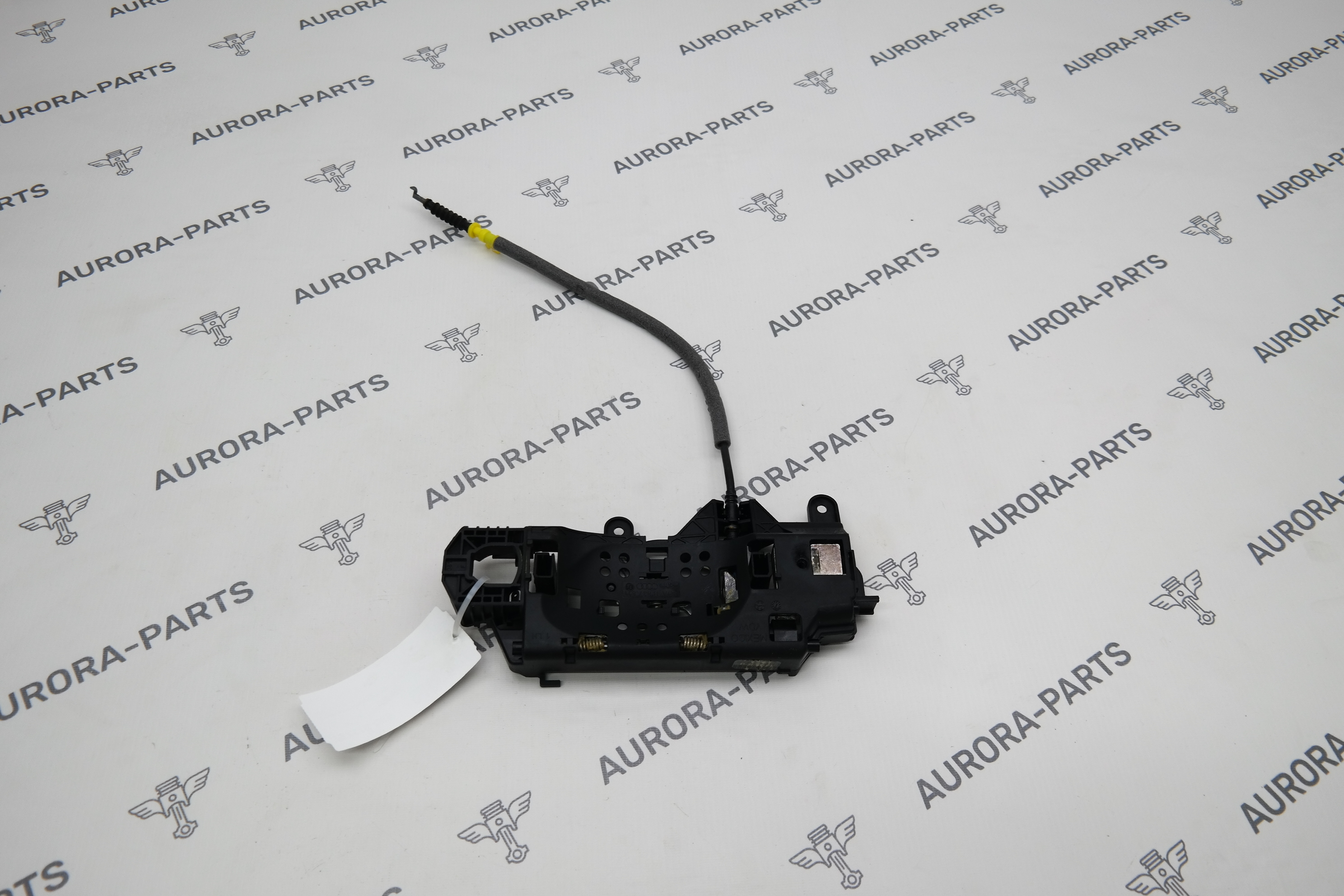 Ответная часть ручки двери LH Audi Q5 