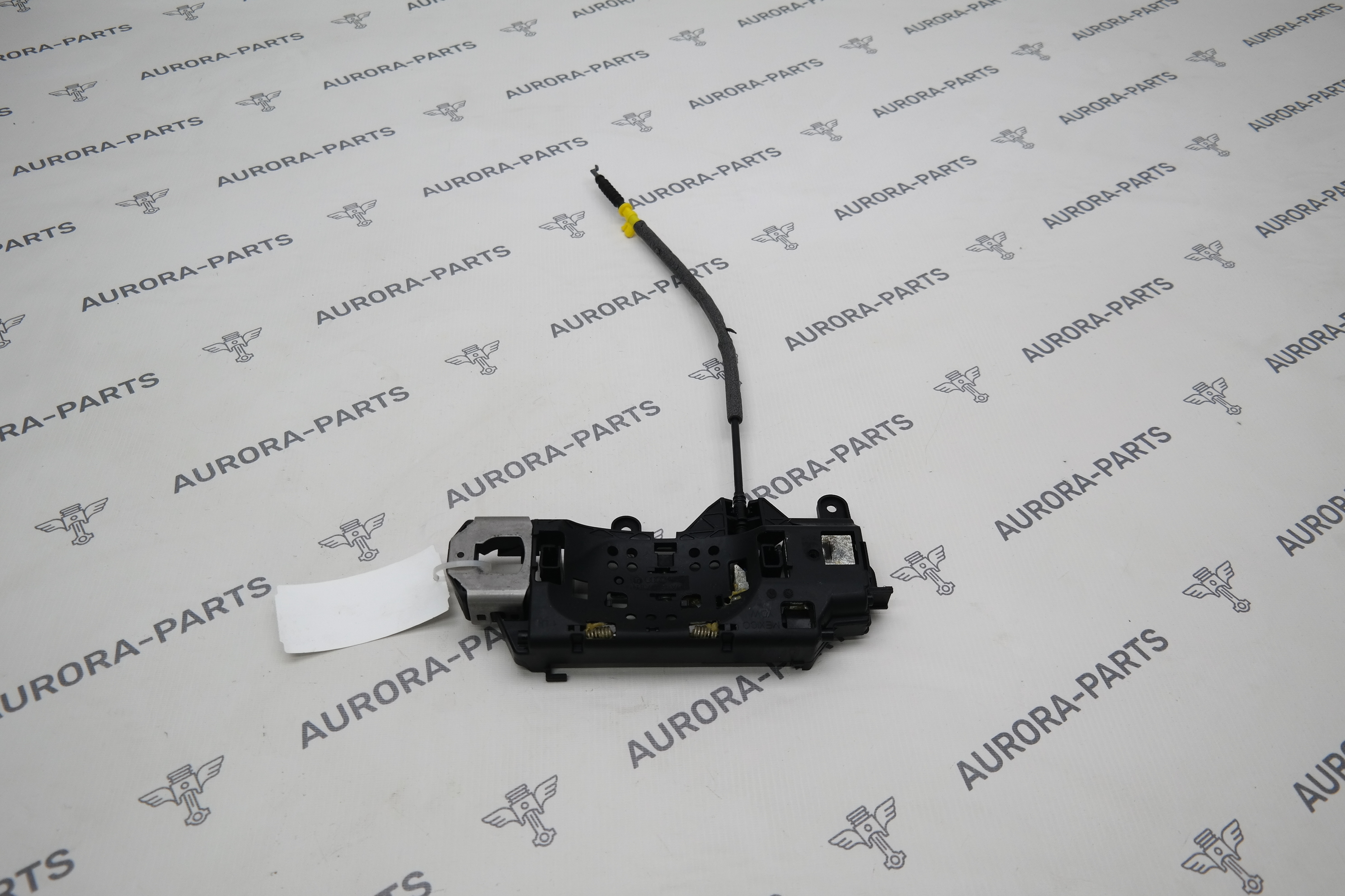 Ответная часть ручки двери LH Audi Q5 