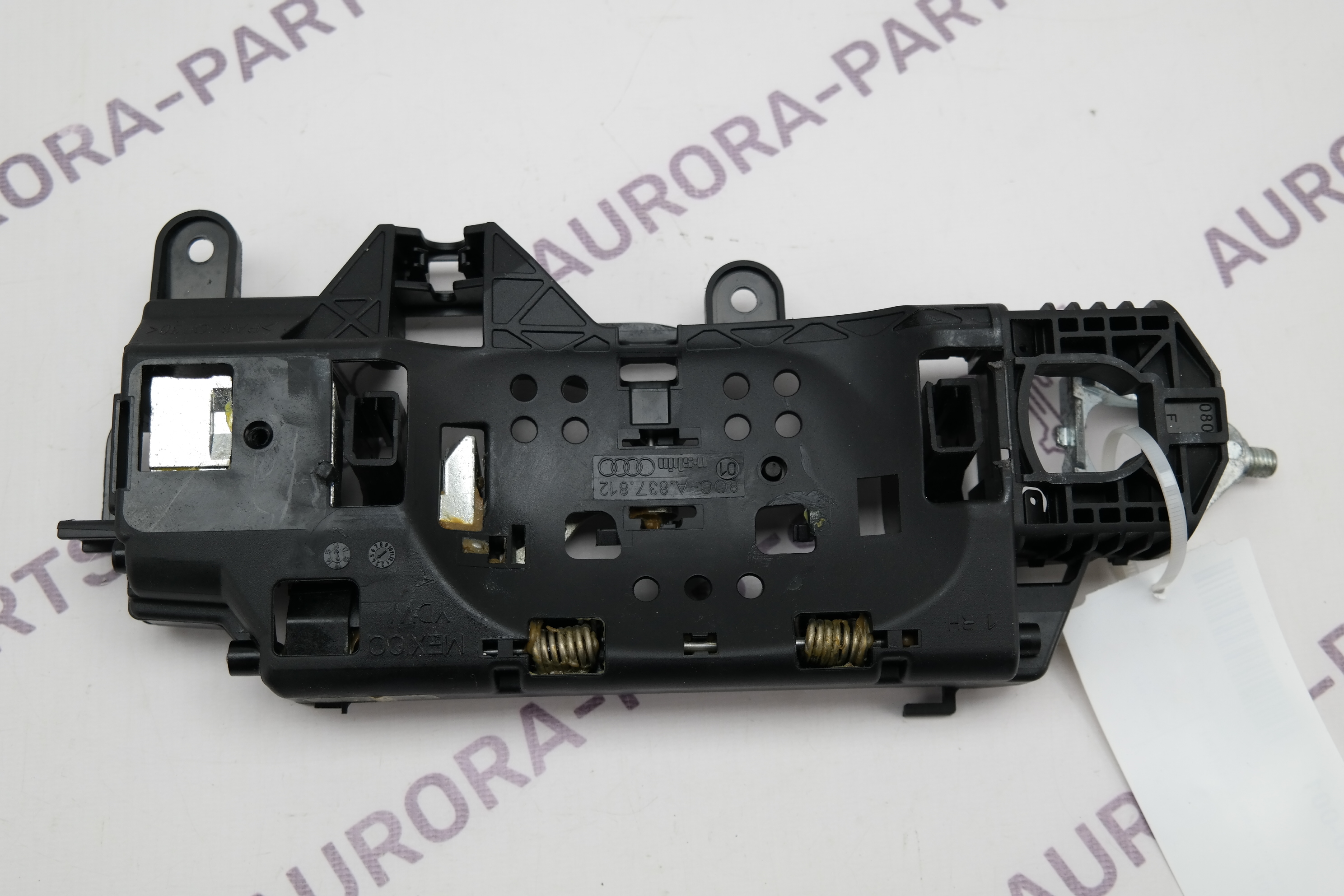 Ответная часть ручки двери RH Audi Q5 