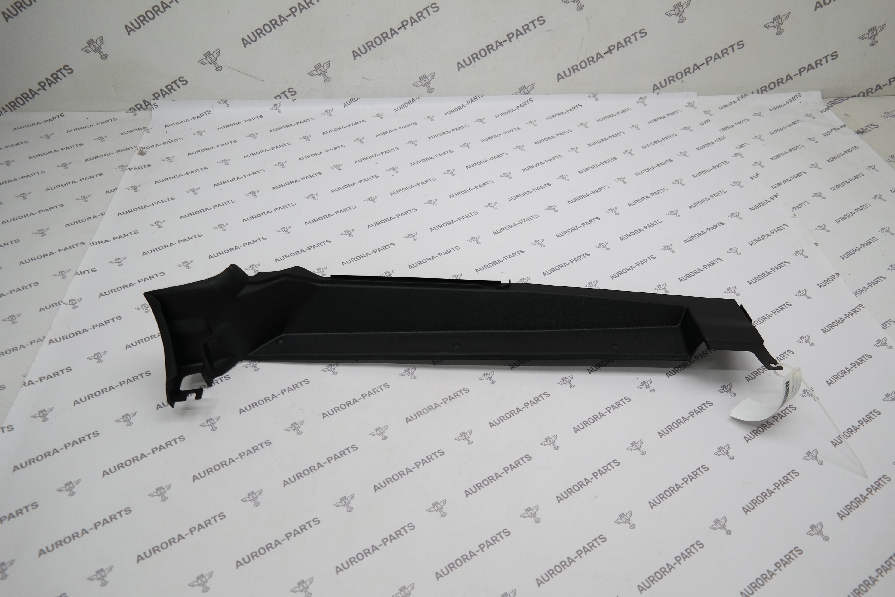 Молдинг полки крыла RH Audi Q5