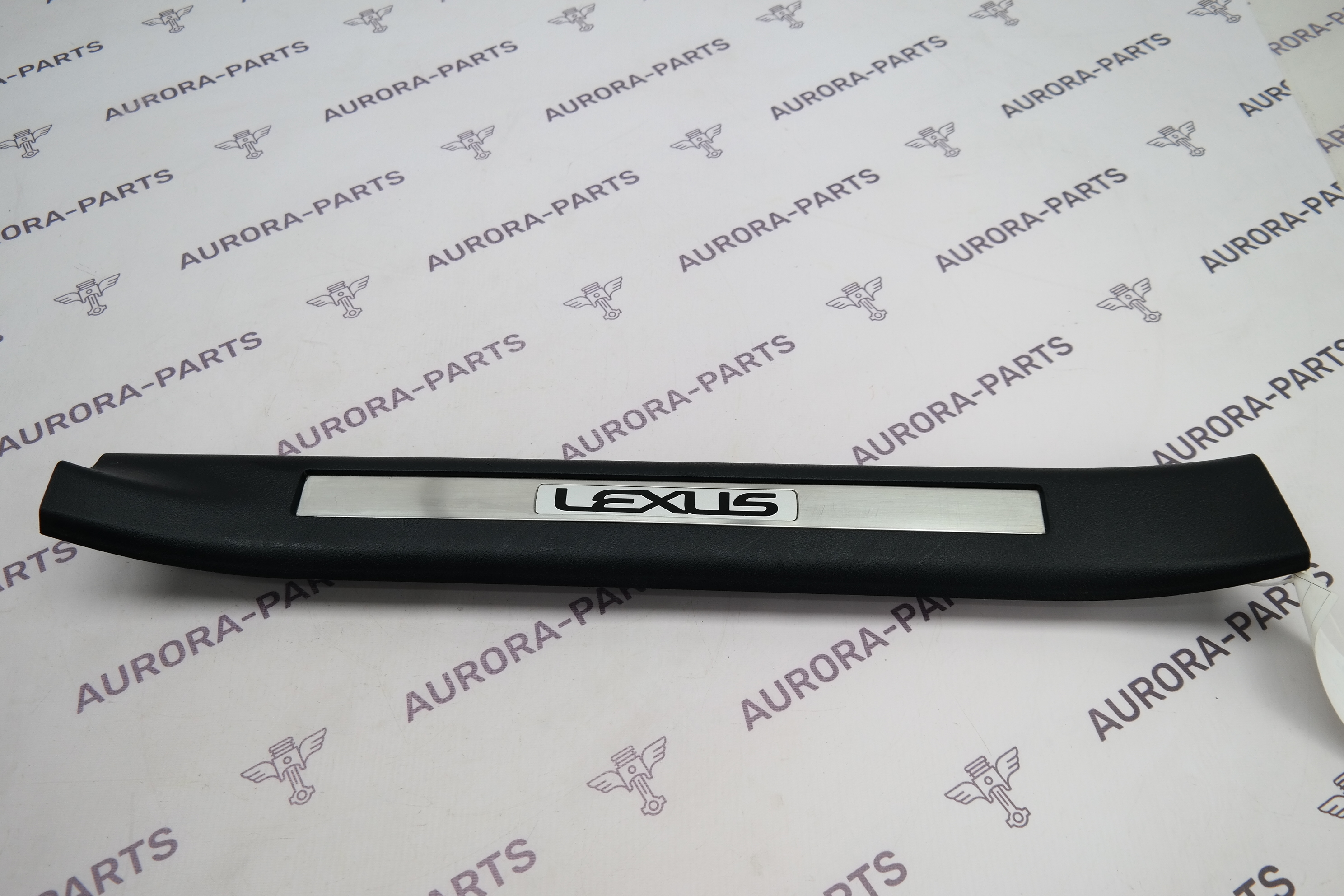 Накладка переднего порога внутренняя RH Lexus RX