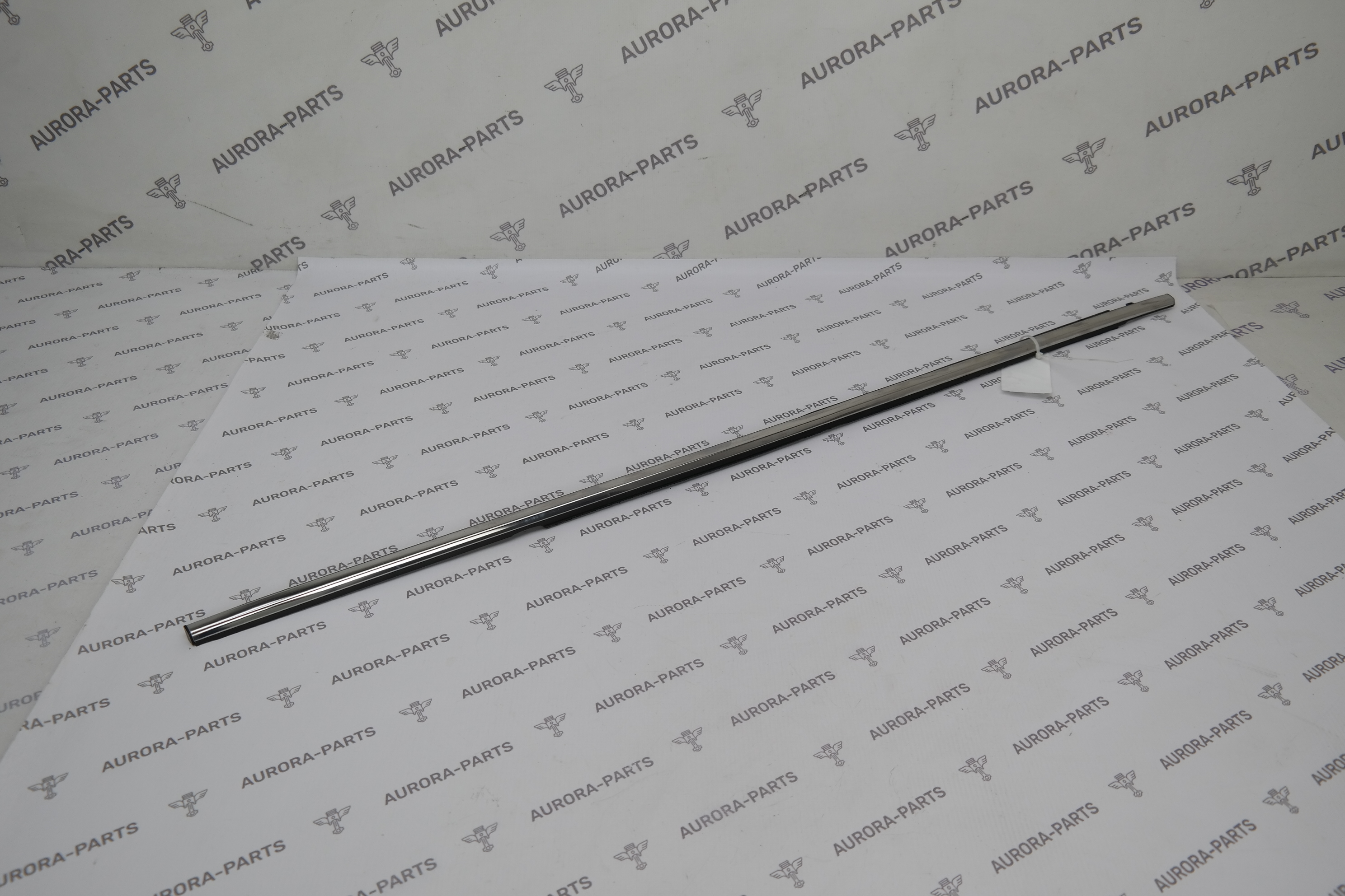 Уплотнитель стекла (Бархотка) передней двери RH Lexus RX