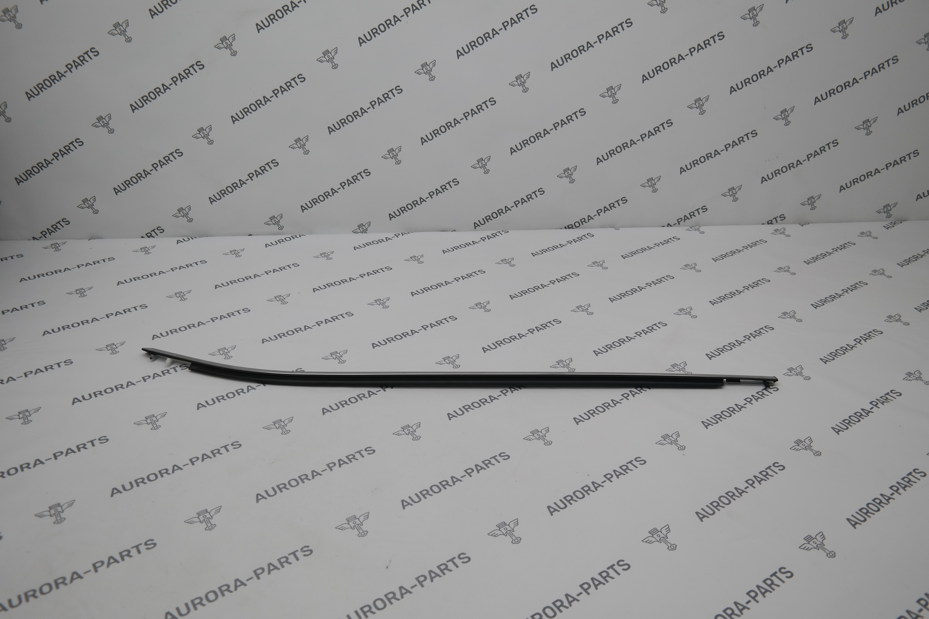 Уплотнитель стекла (Бархотка) задней двери RH Lexus RX