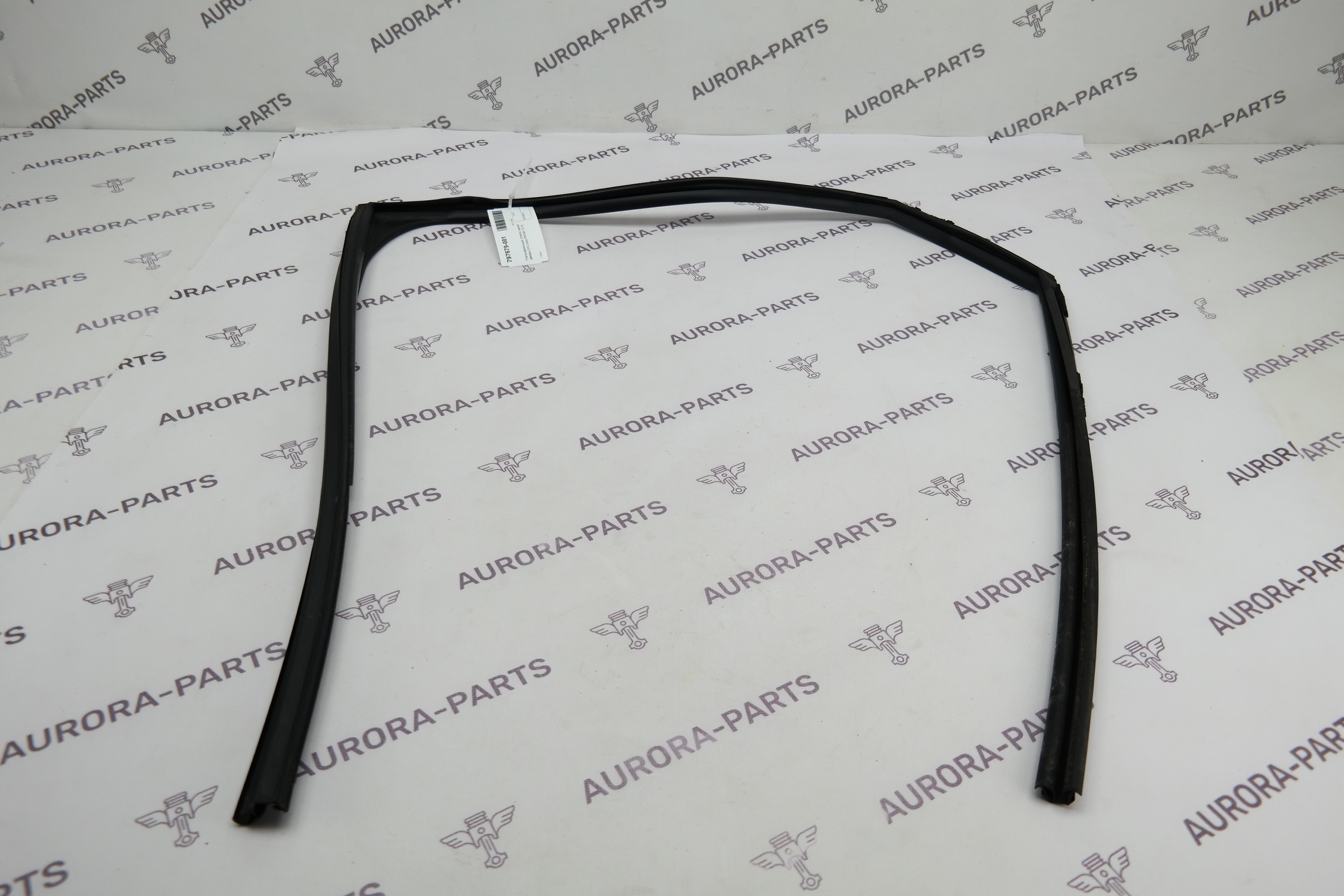 Направляющая стекла задней двери LH Lexus RX