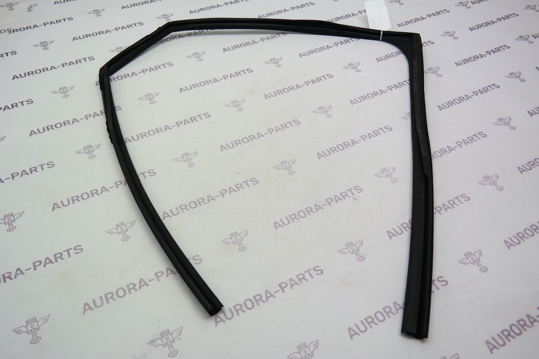 Направляющая стекла задней двери RH Lexus RX