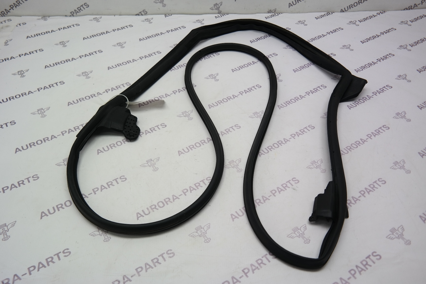 Уплотнитель задней двери LH Lexus RX