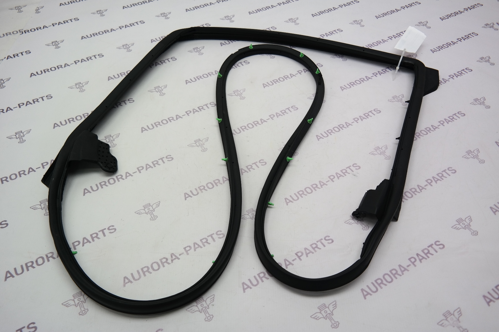 Уплотнитель задней двери LH Lexus RX