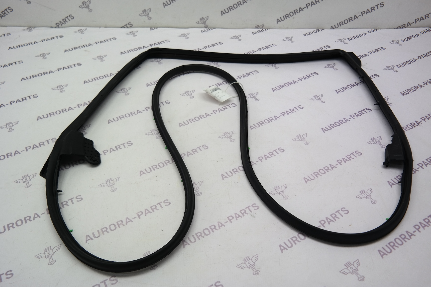 Уплотнитель задней двери LH Lexus RX