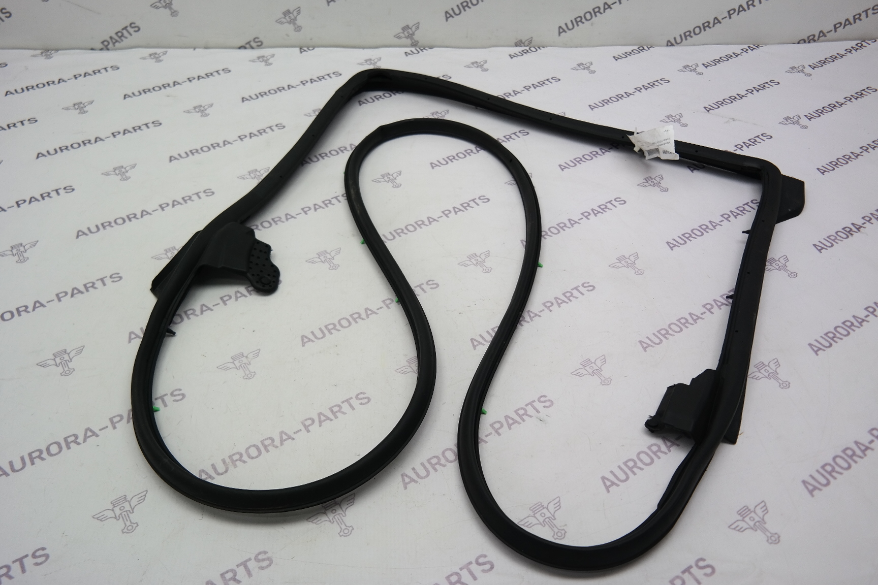 Уплотнитель задней двери LH Lexus RX