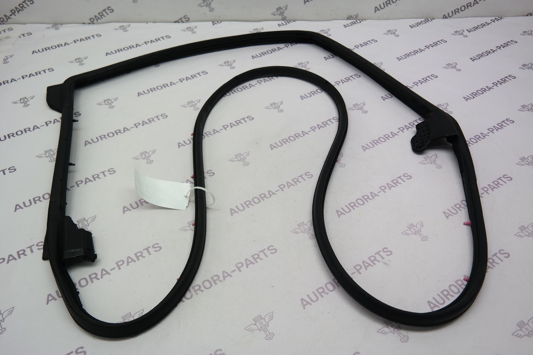 Уплотнитель задней двери RH Lexus RX