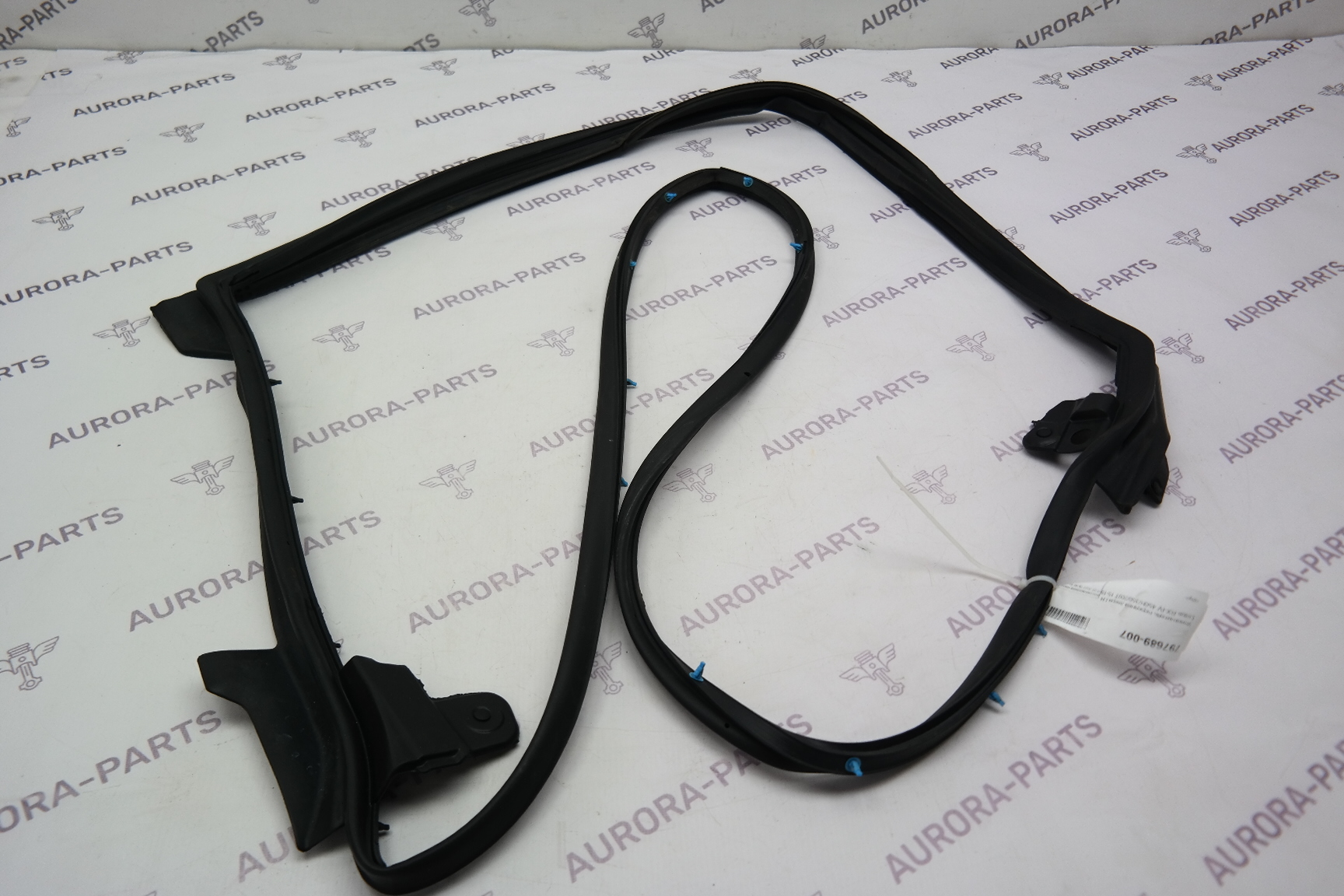 Уплотнитель передней двери LH Lexus RX