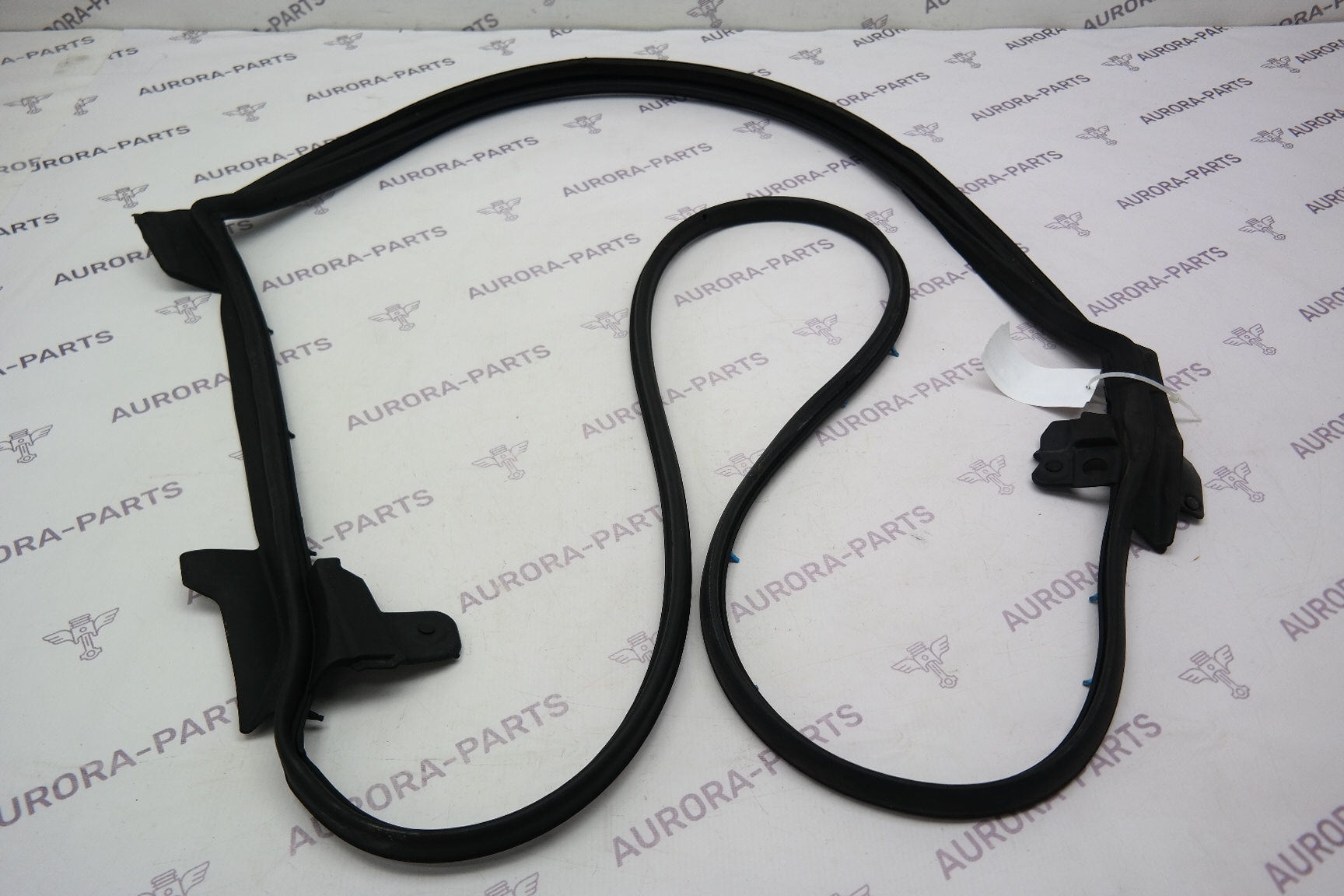 Уплотнитель передней двери LH Lexus RX