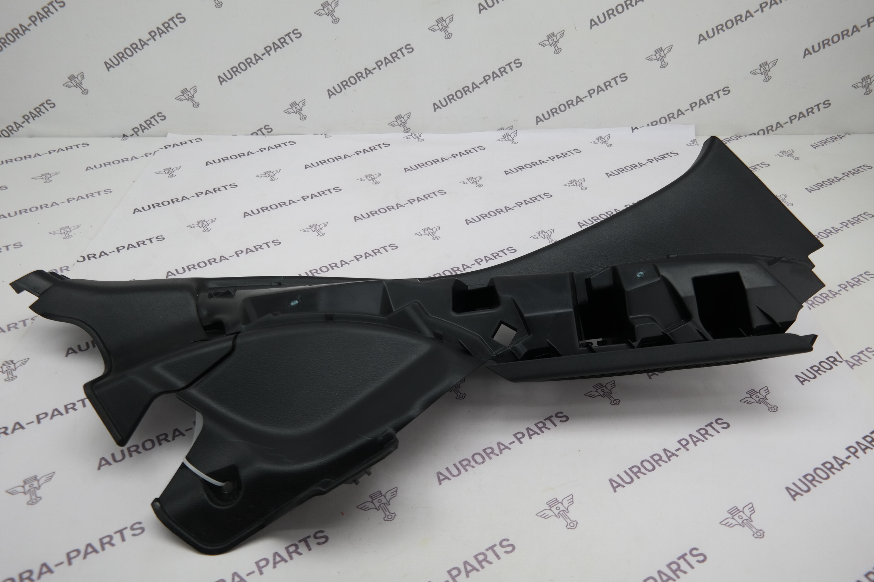 Обшивка стойки C нижняя RH Lexus RX