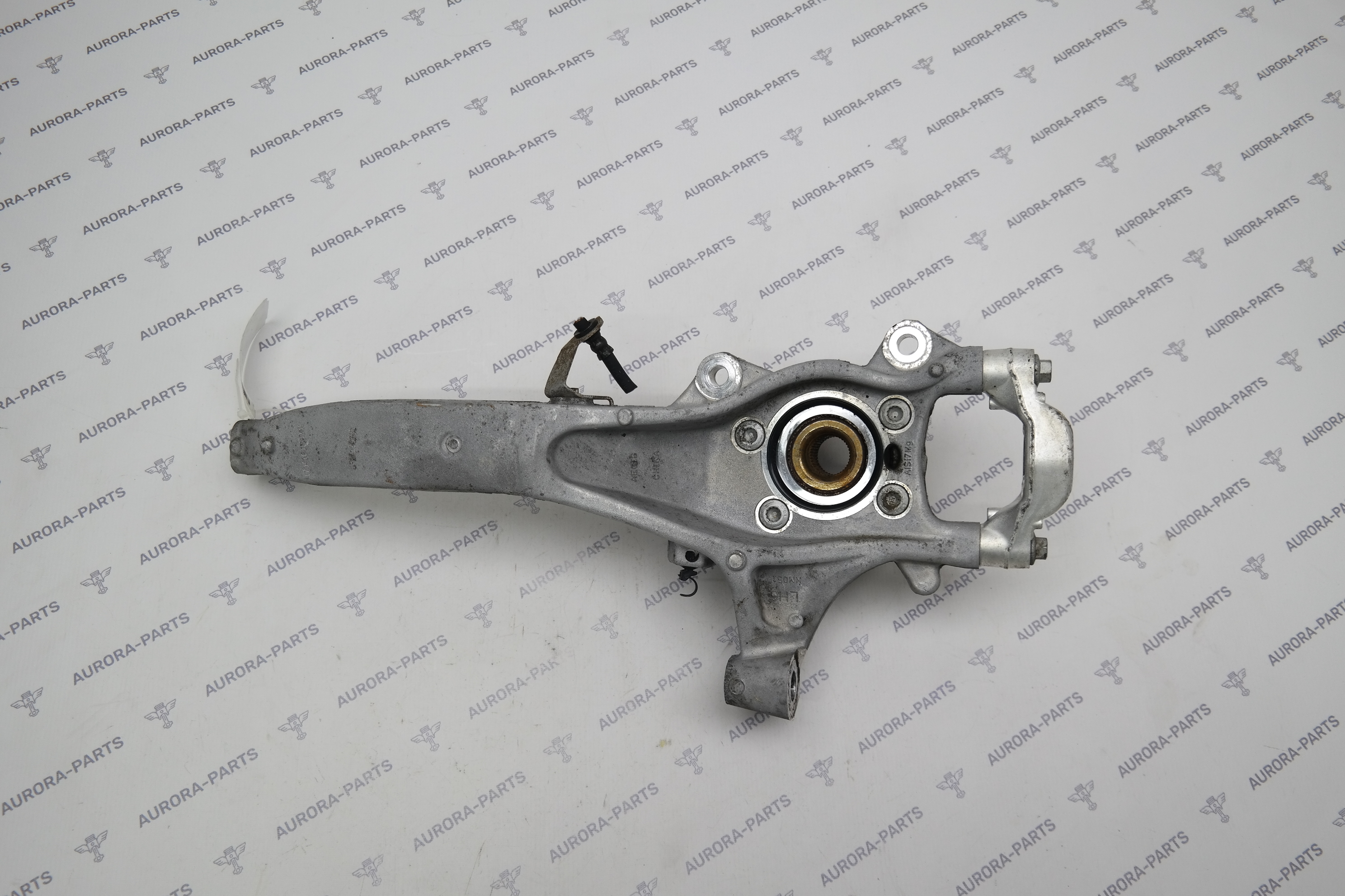 Кулак поворотный передней подвески LH Volvo XC90