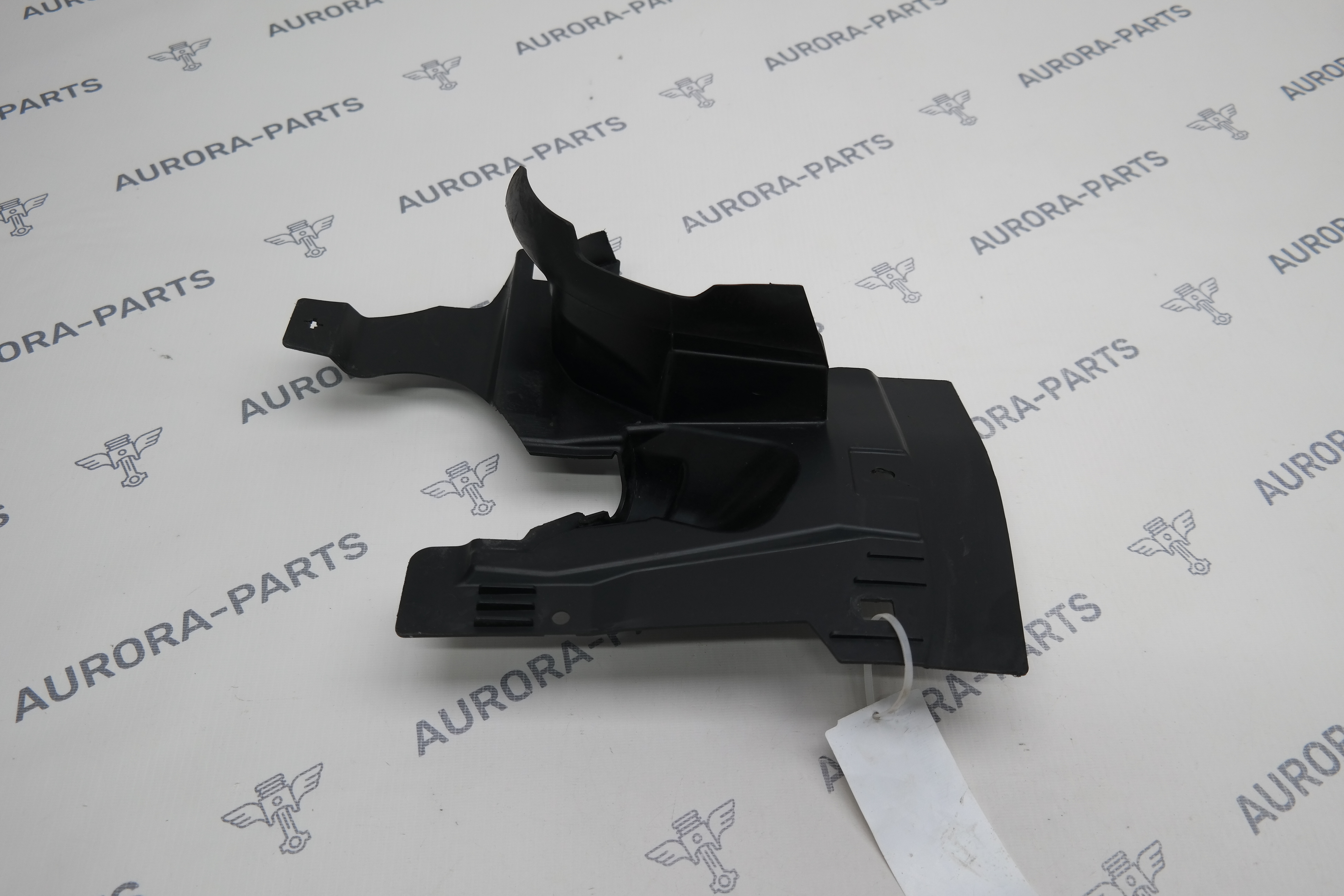 Брызговик передний RH Volvo XC60