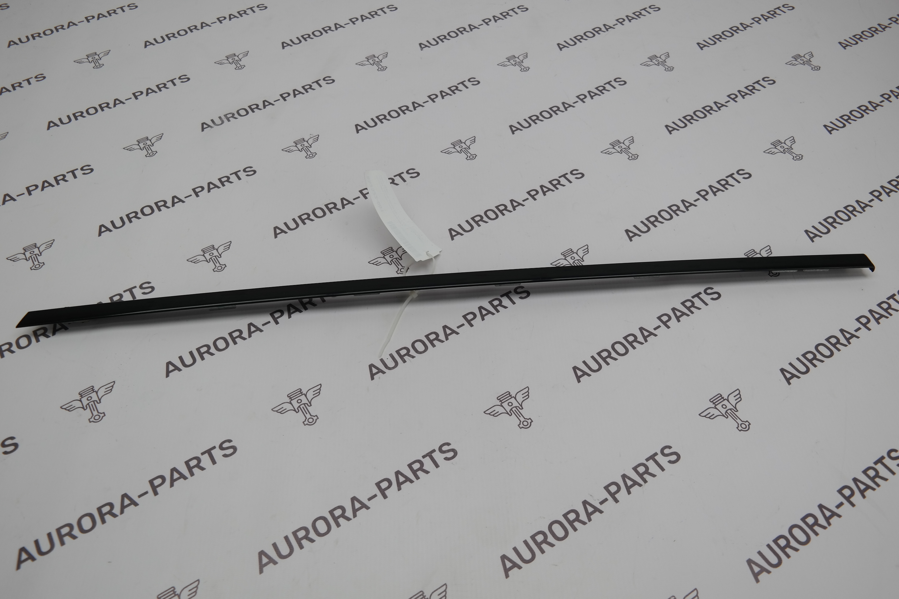 Накладка рамы окна (верхней части) задней двери RH BMW X5