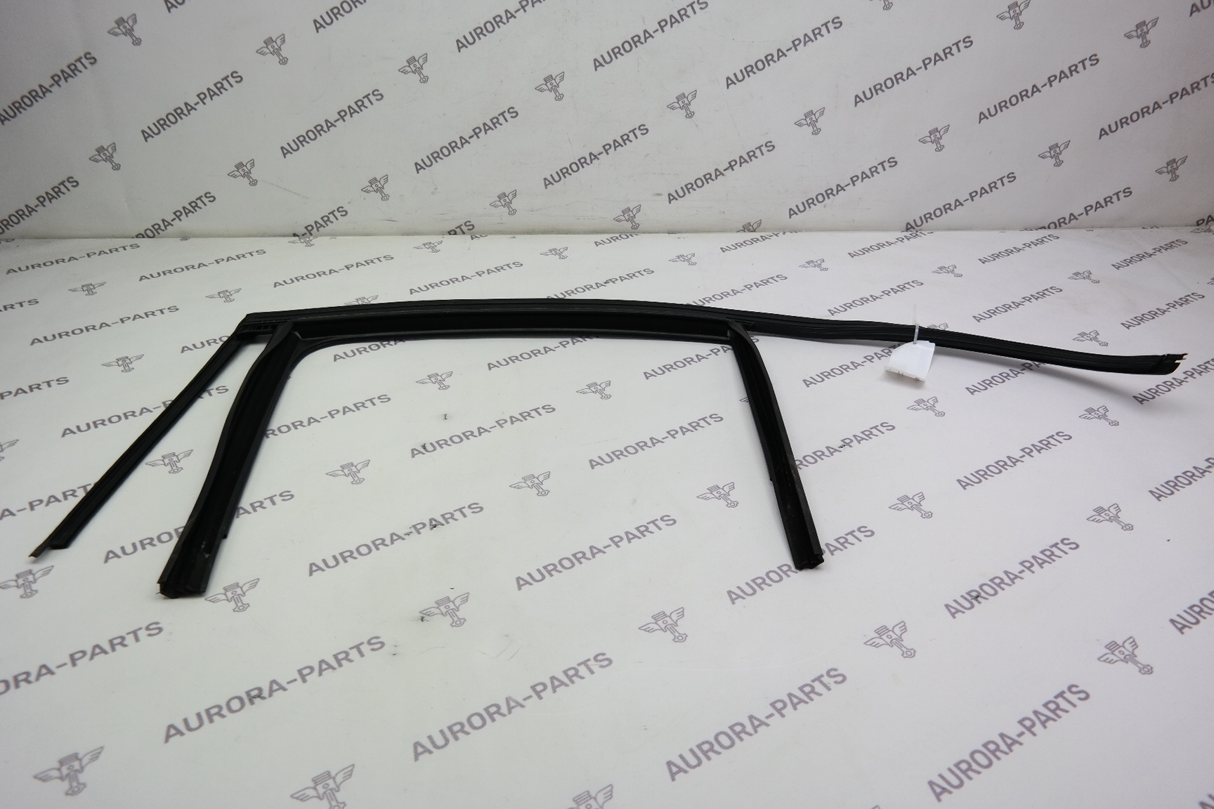 Направляющая стекла задней двери LH Mercedes E-Klasse 