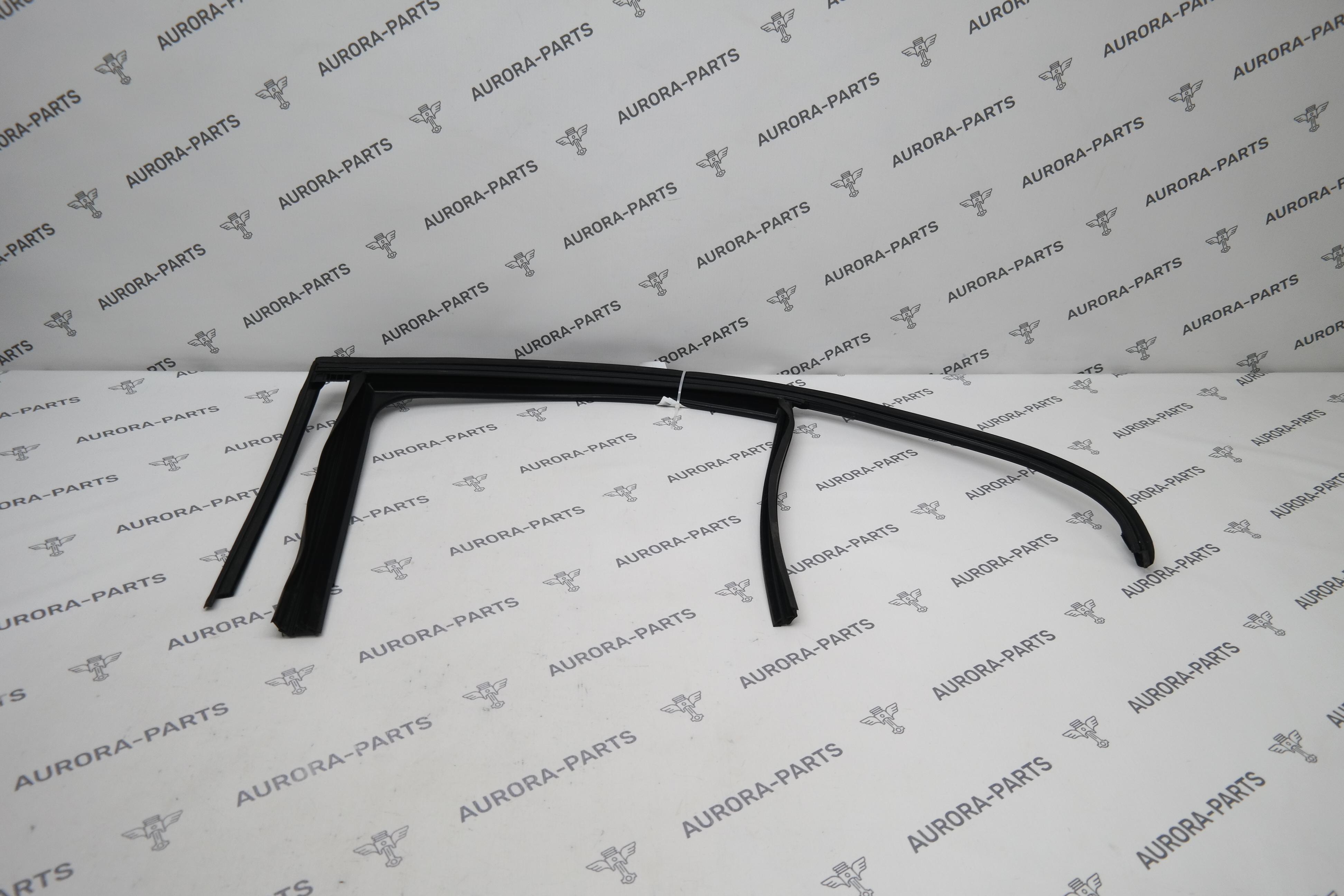 Направляющая стекла задней двери LH Mercedes E-Klasse 