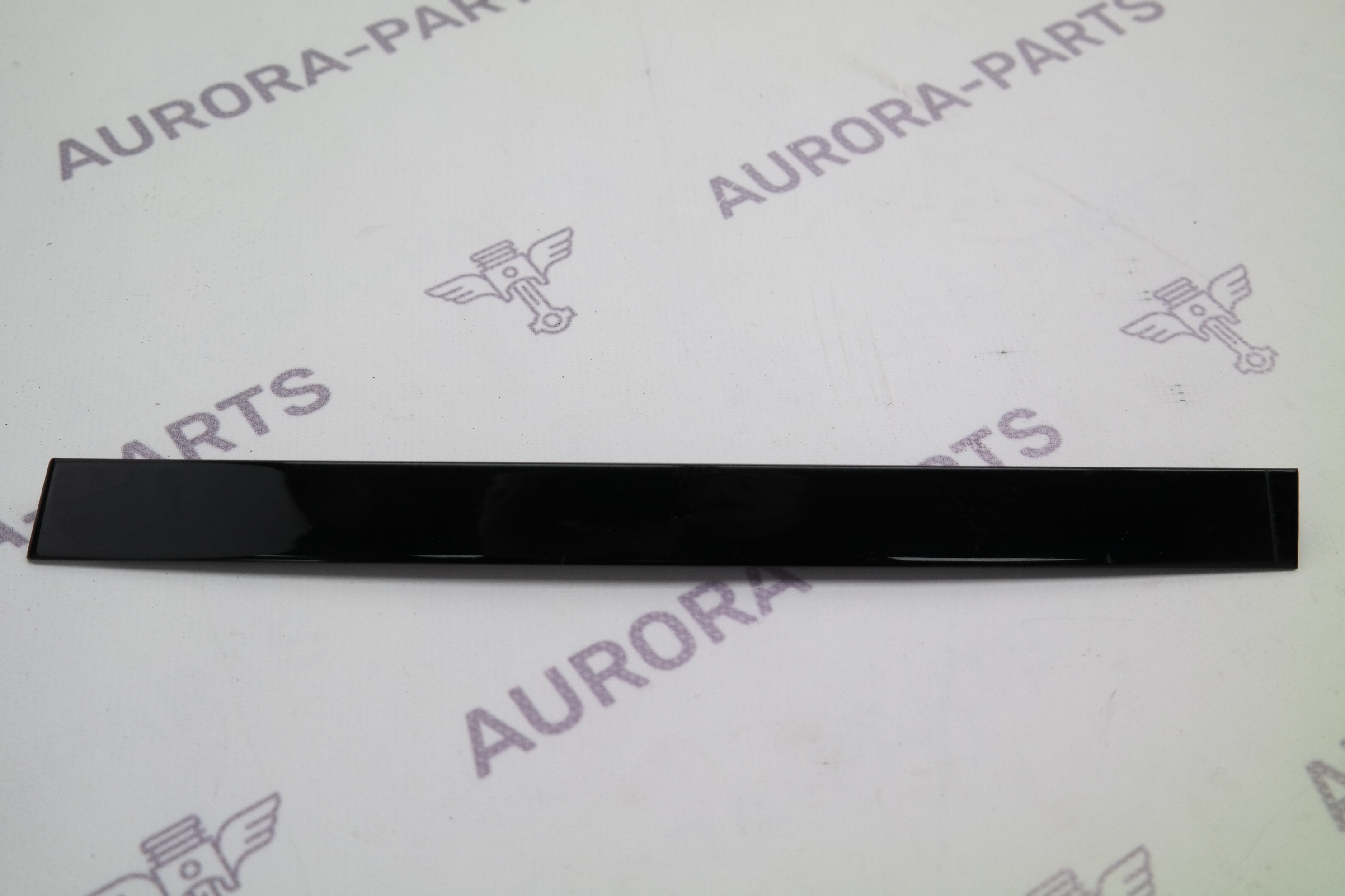 Молдинг, перемычка задней двери LH Mercedes E-Klasse 