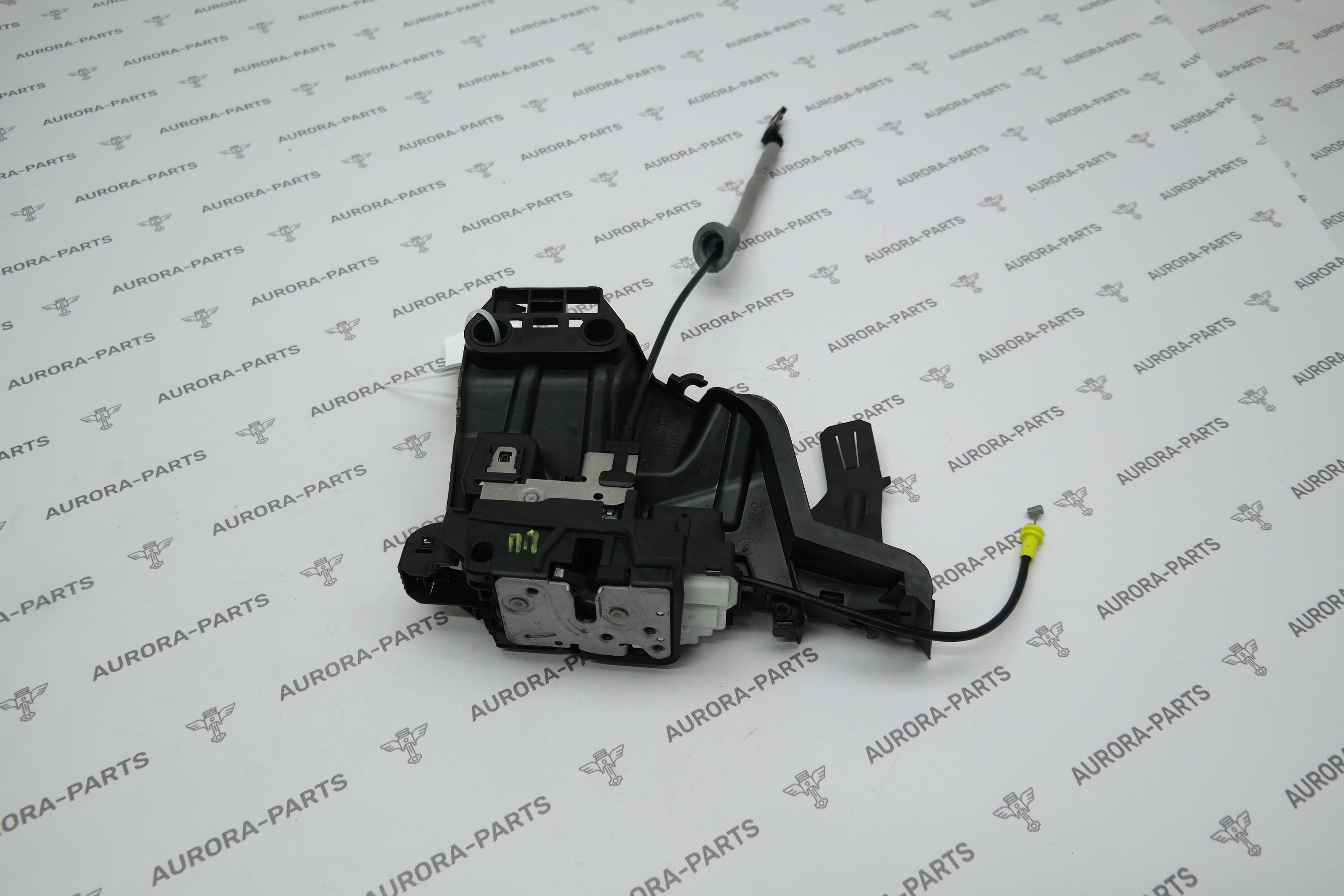 Замок передней двери RH Volvo XC60