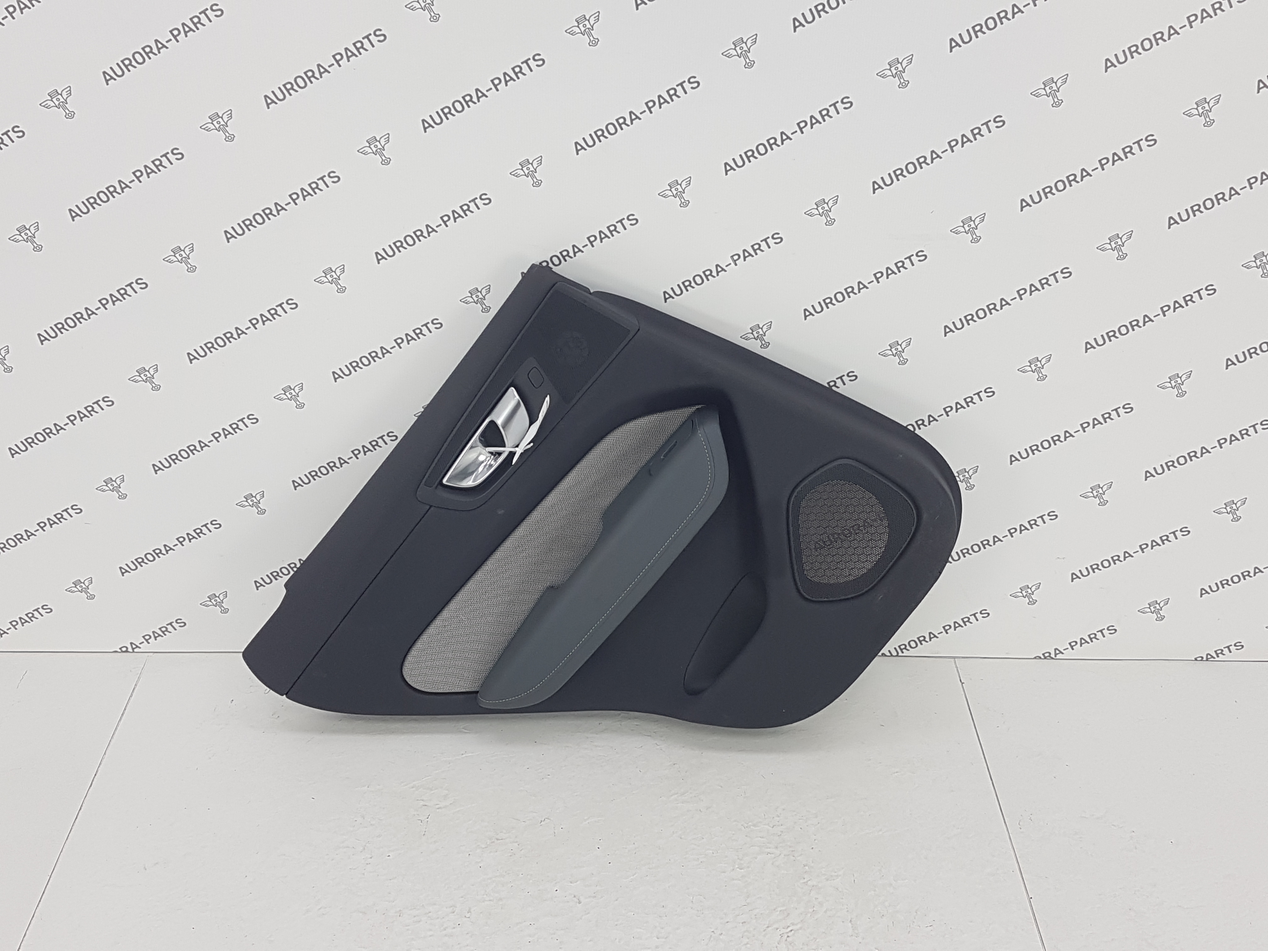 Обшивка задней двери (дверная карта) LH Volvo XC60