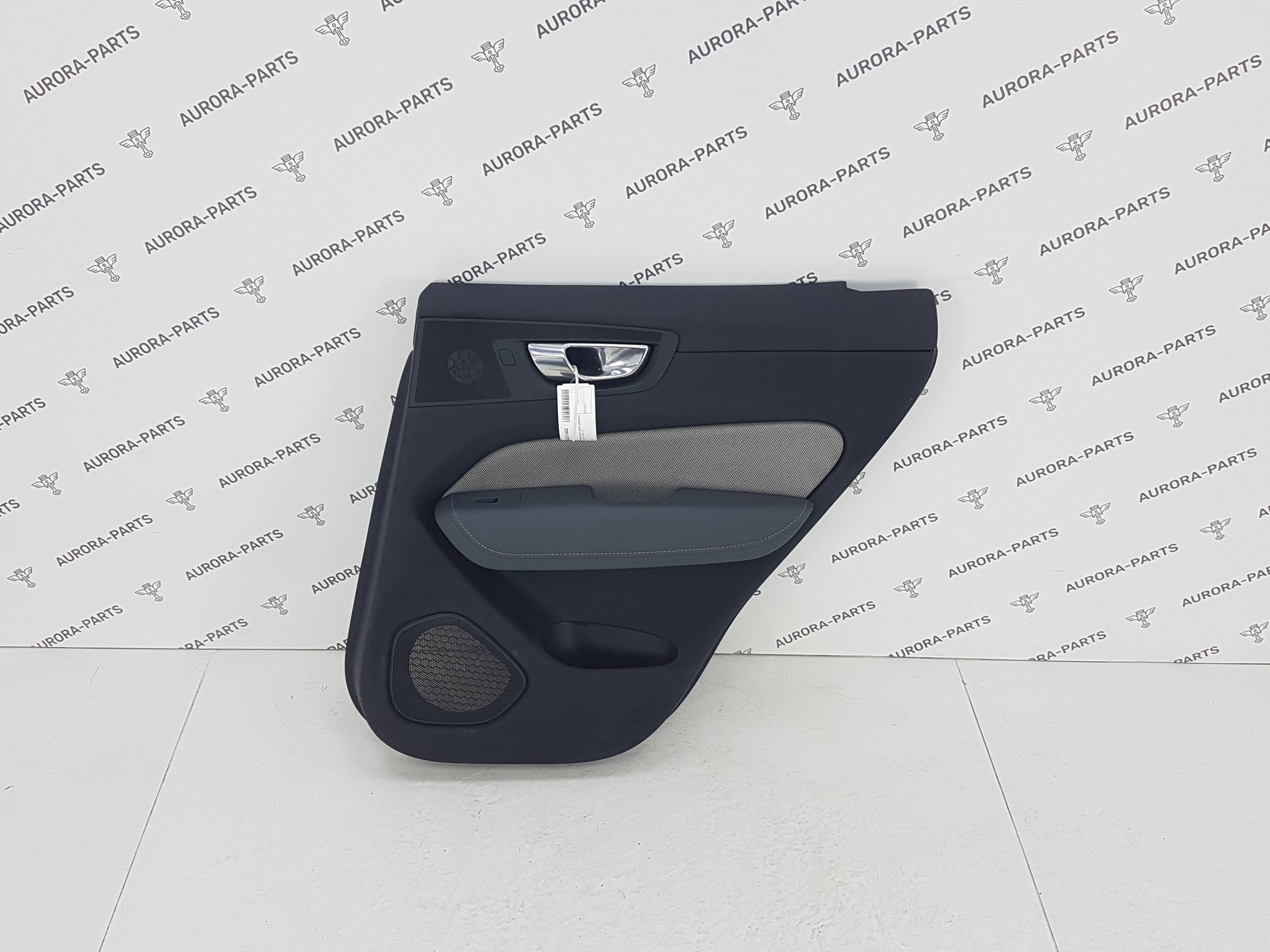 Обшивка задней двери (дверная карта) RH Volvo XC60