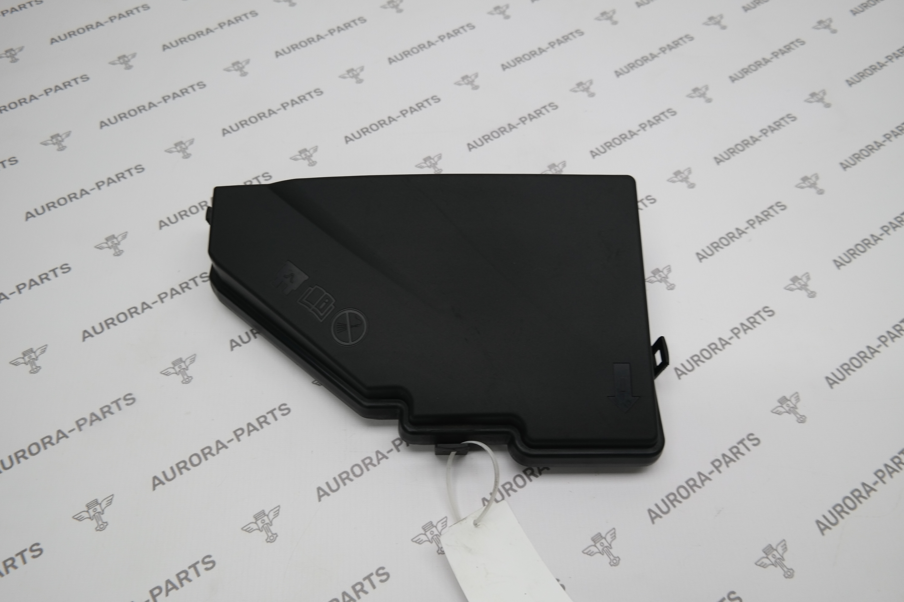 Крышка блока предохранителей Volvo XC60