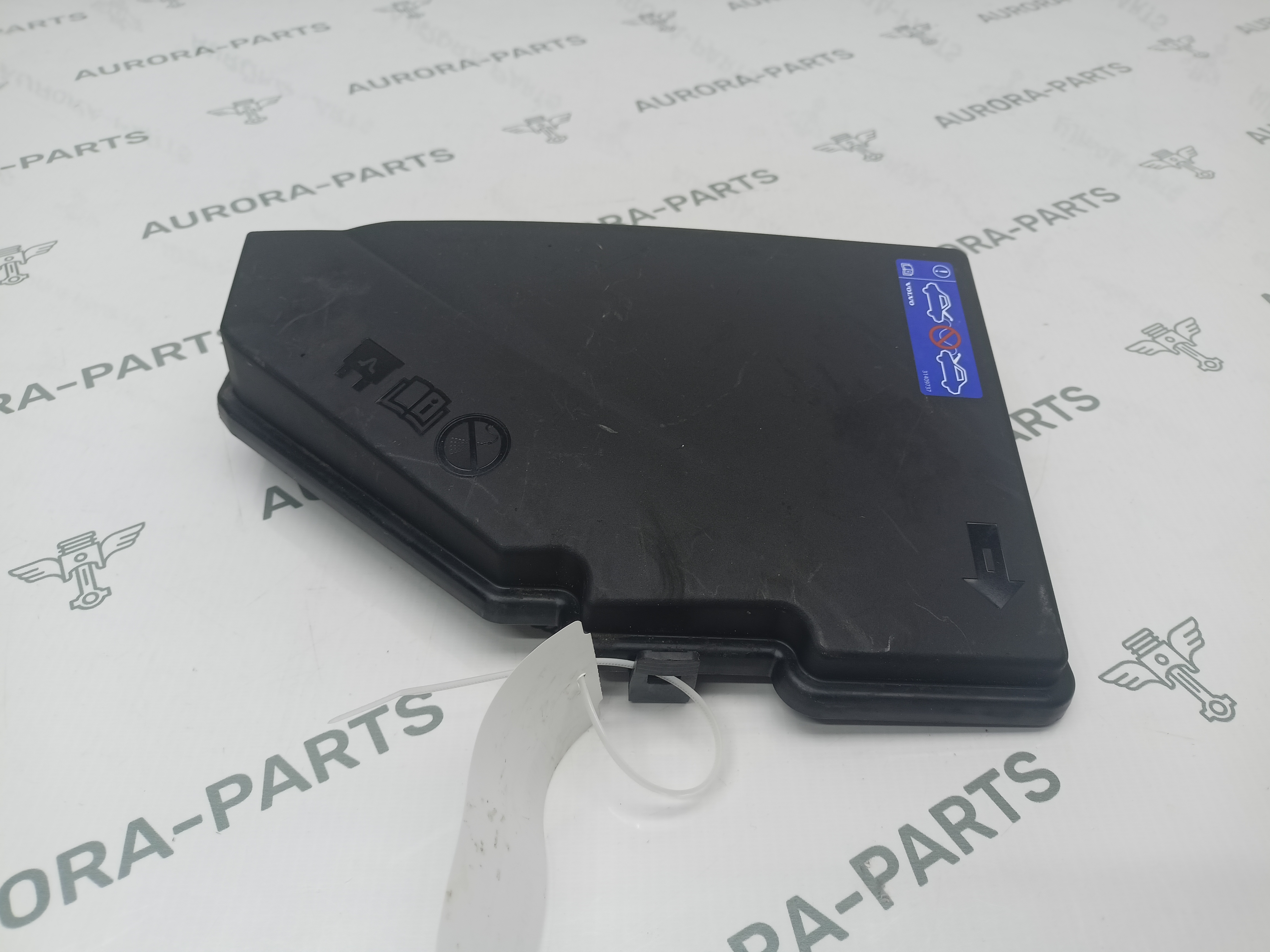 Крышка блока предохранителей Volvo XC60